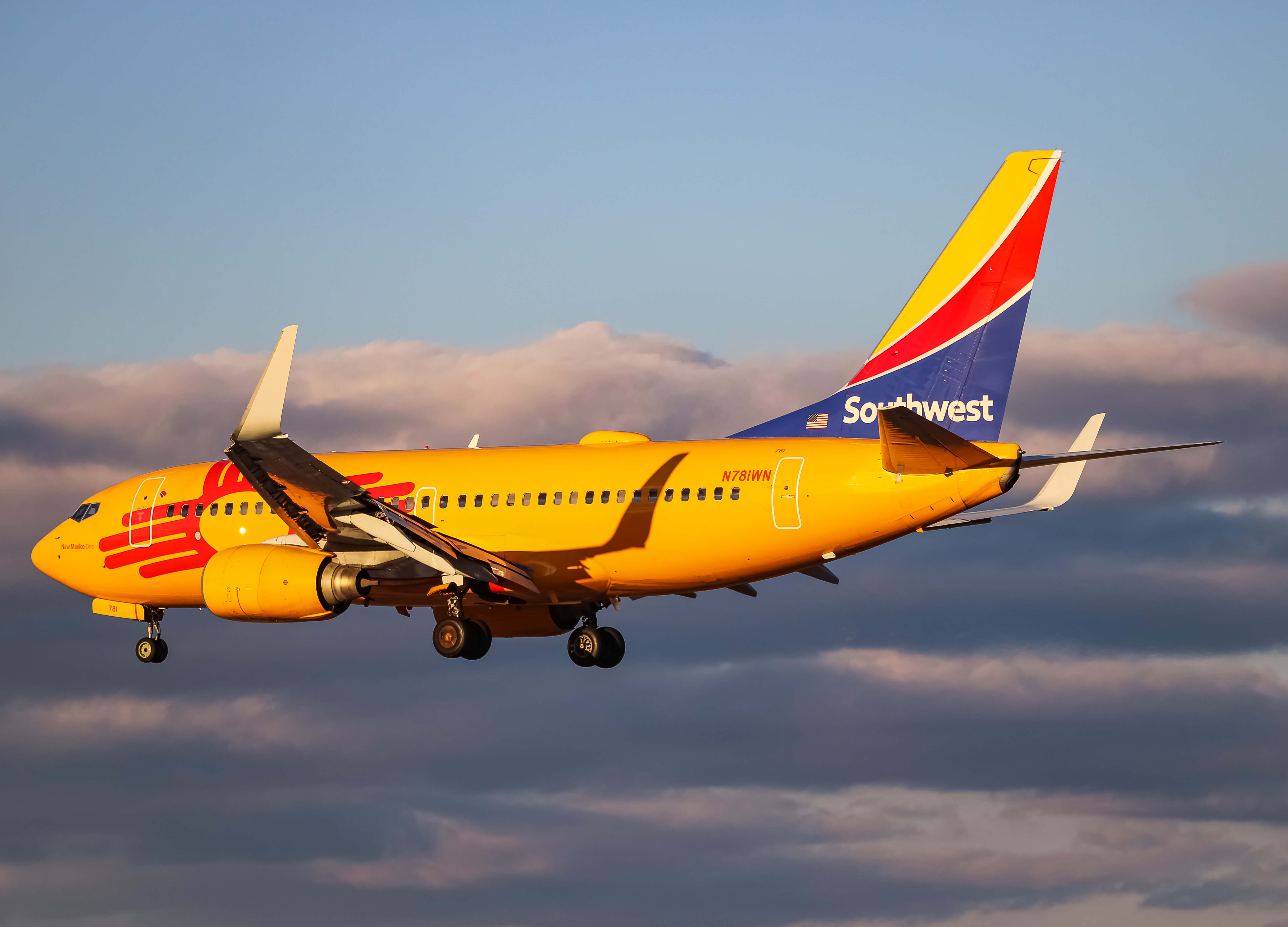 Full size: Southwest Airlines Boeing 737-700 N781WN at Baltimore/Washington International Thurgood Marshall Airport