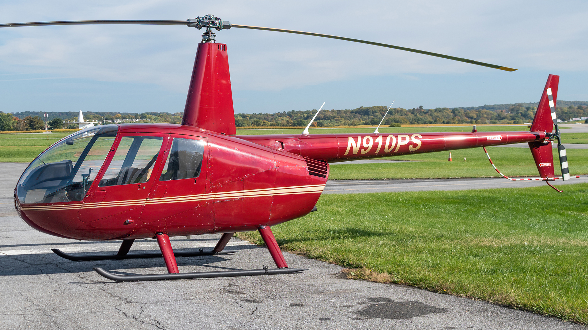 Full size: PRIVATE Robinson R44 N910PS at Frederick Municipal Airport