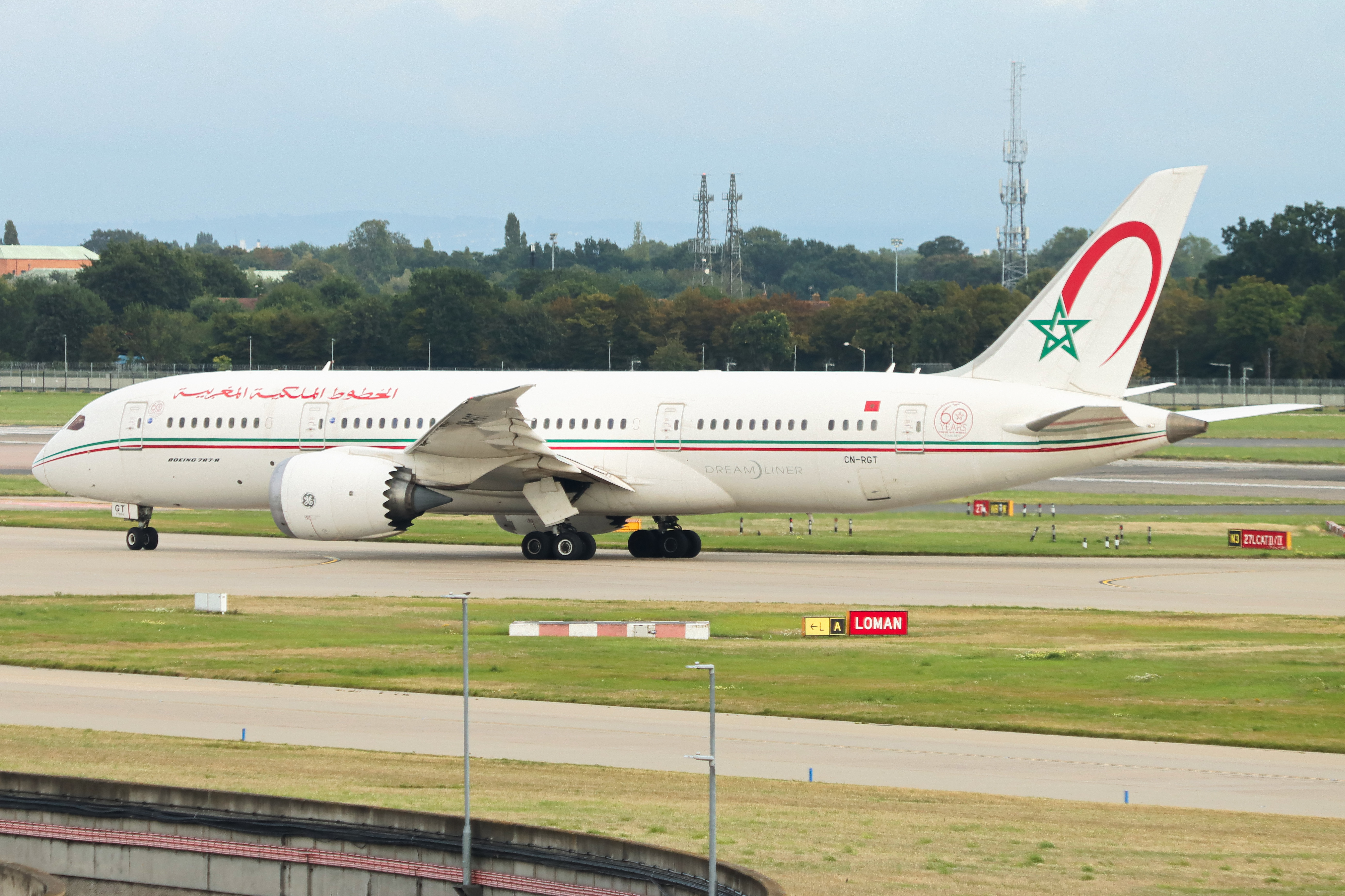 Full size: Royal Air Maroc Boeing 787-8 CN-RGT at London Heathrow International Airport