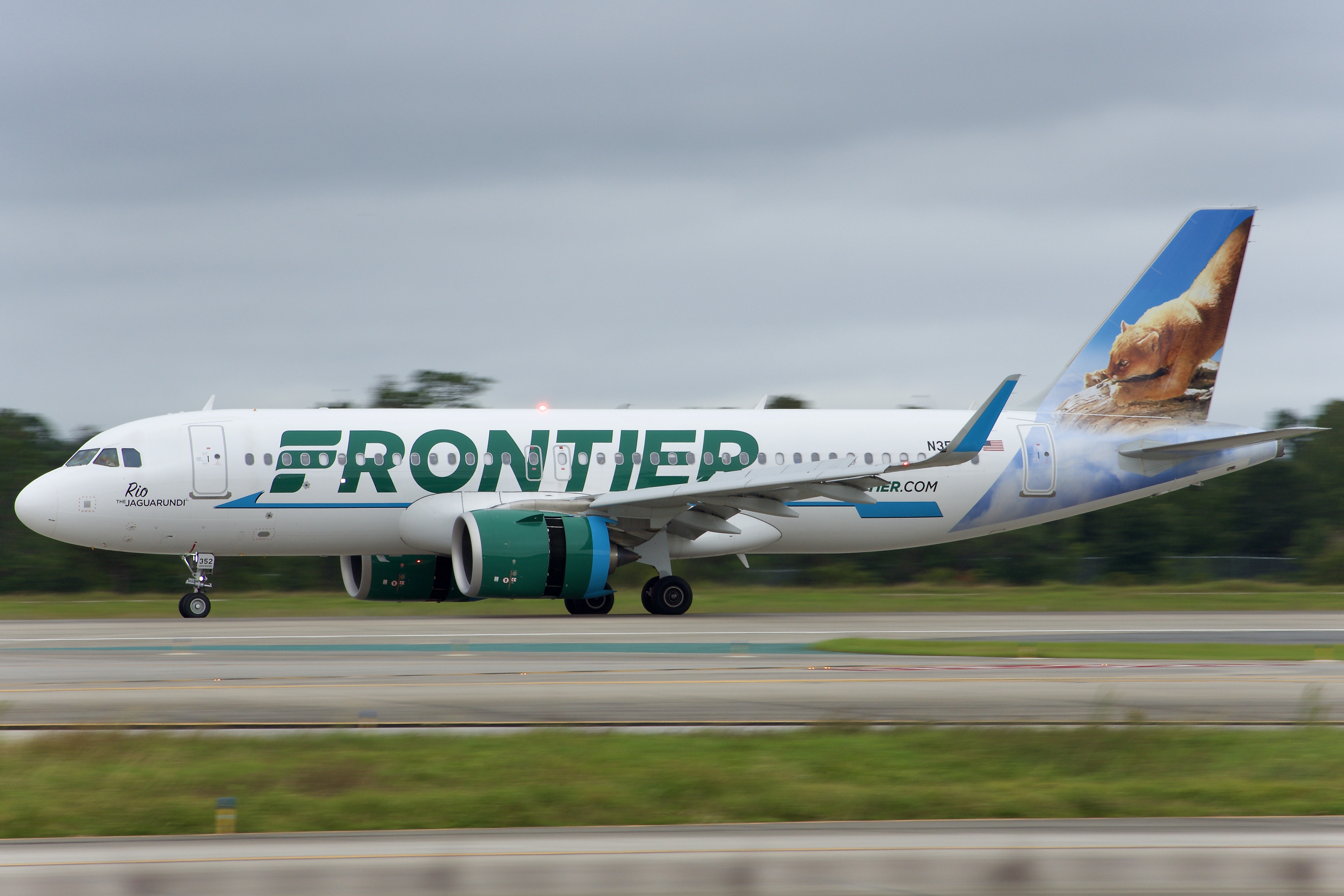 Full size: Frontier Airlines Airbus A320NEO N352FR at Orlando International Airport