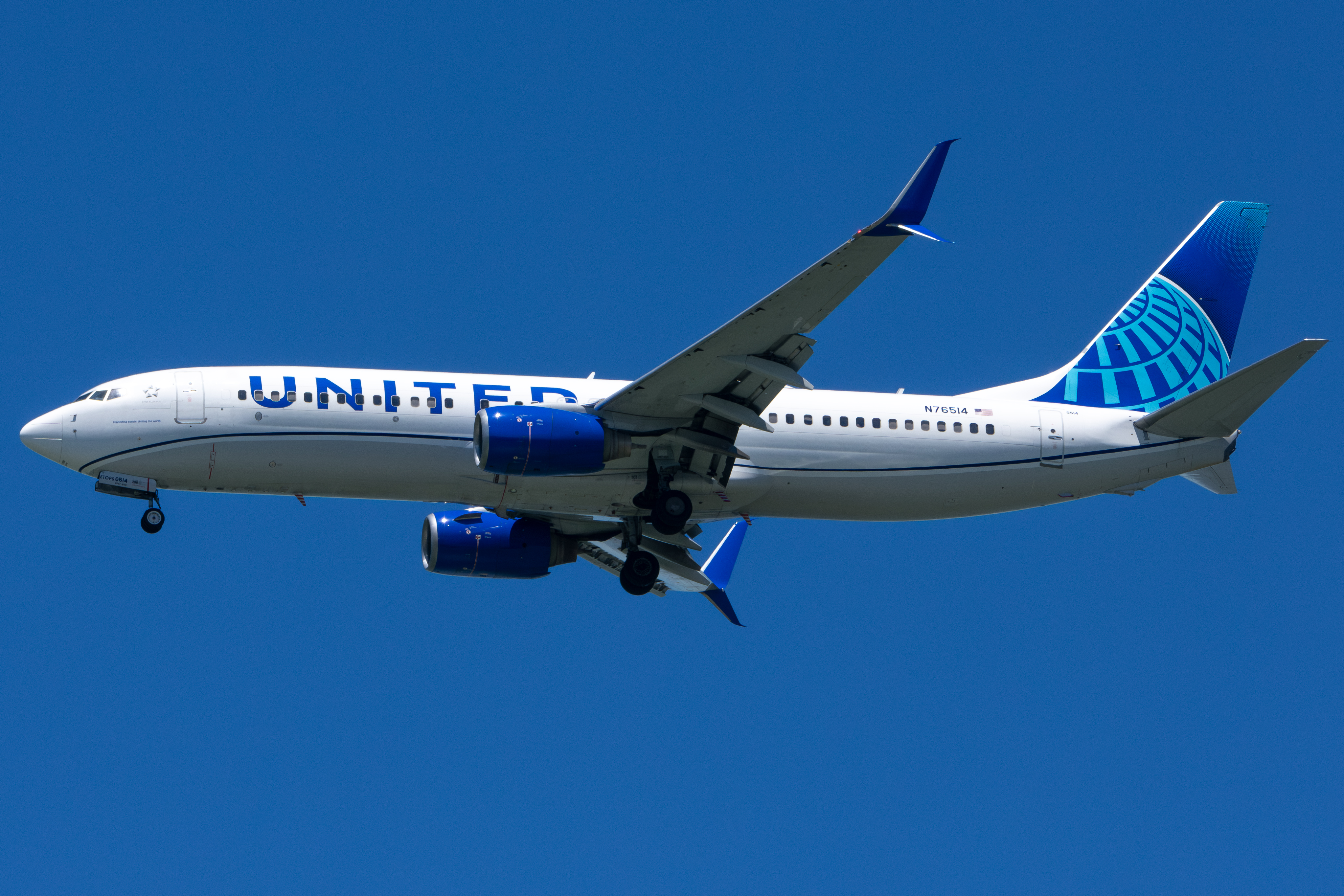 Full size: United Airlines Boeing 737-800 N76514 at San Francisco International Airport