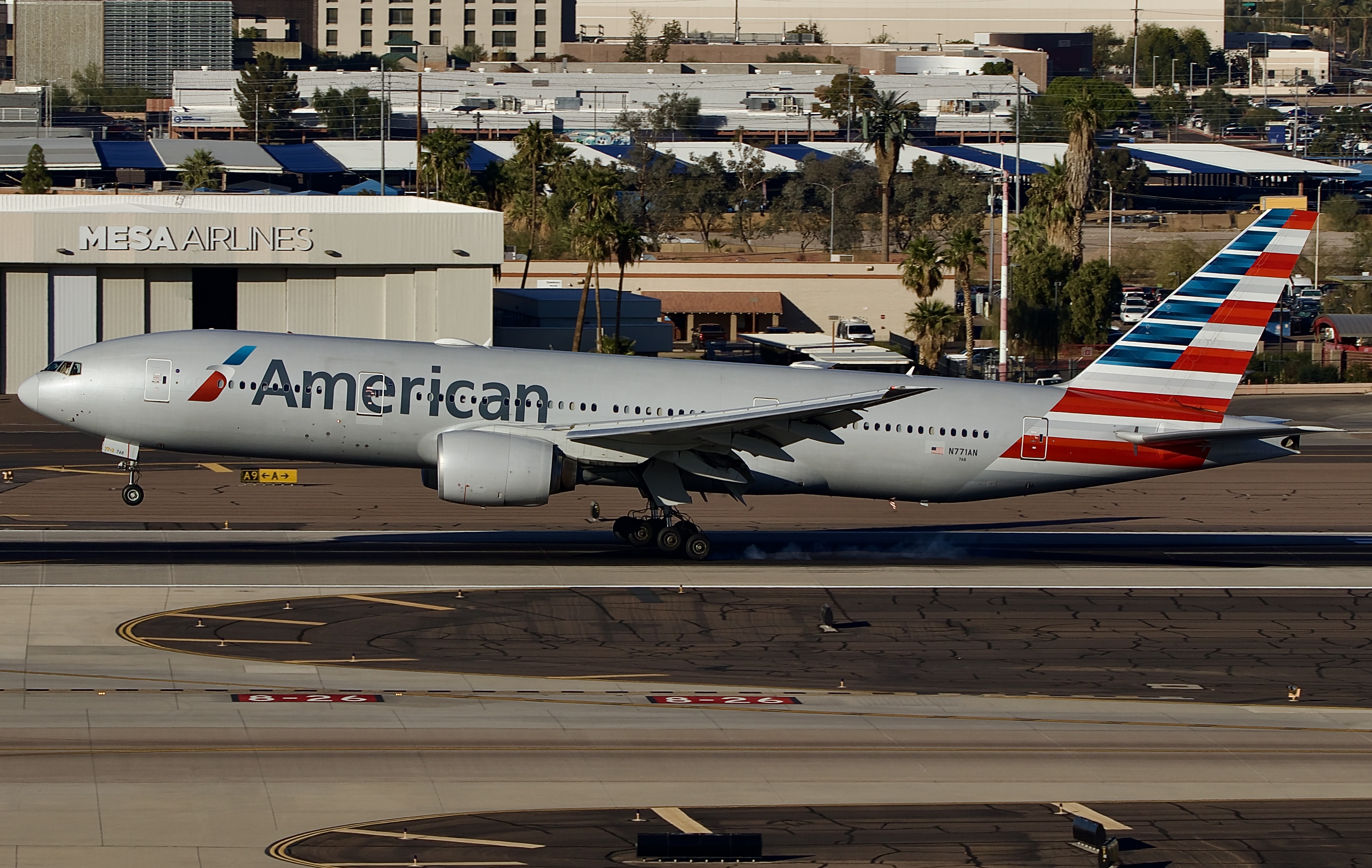 Full size: American Airlines Boeing 777-200ER N771AN at Phoenix Sky Harbor International Airport