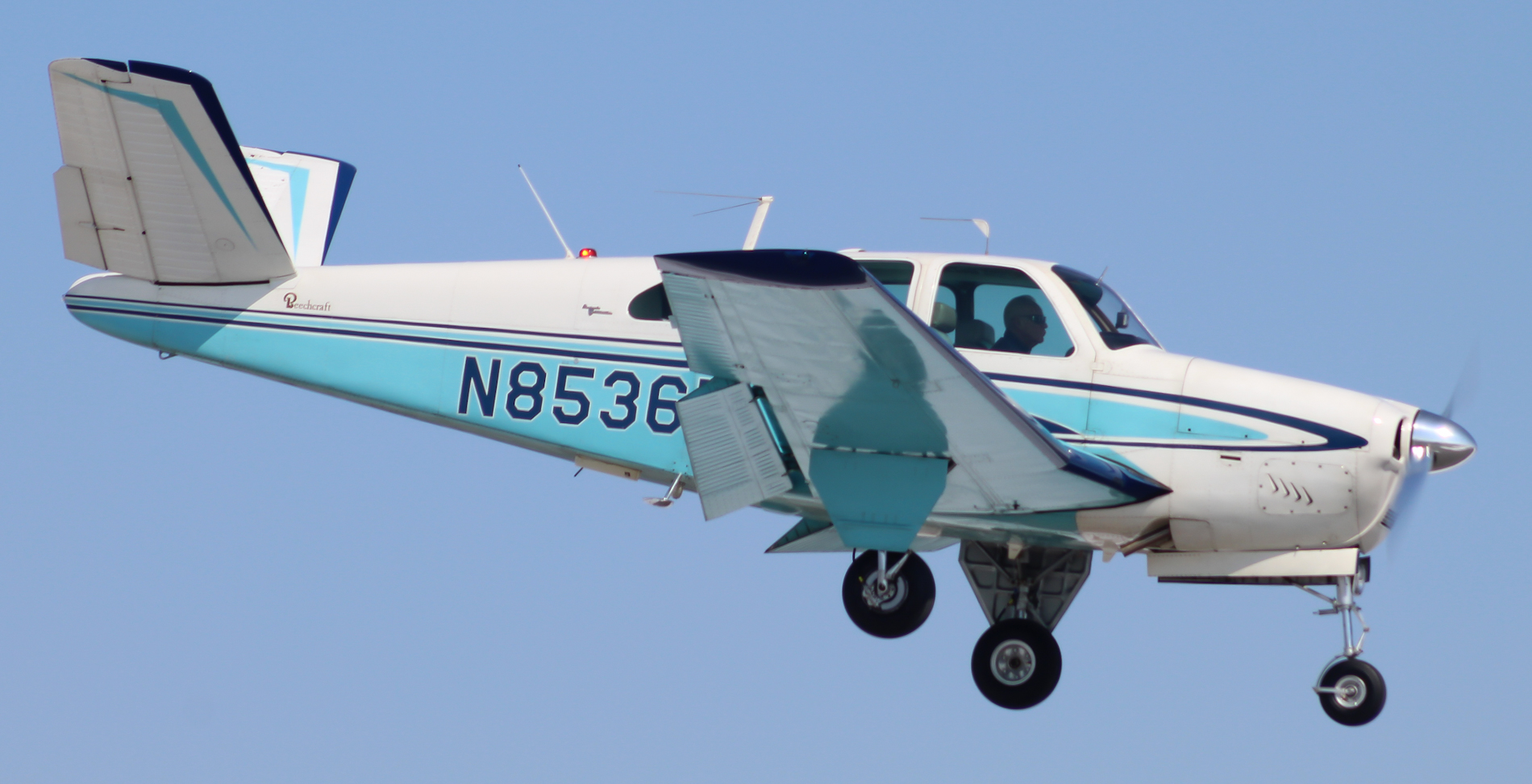 Full size: PRIVATE Beechcraft 35 Bonanza  N8536M at York Airport