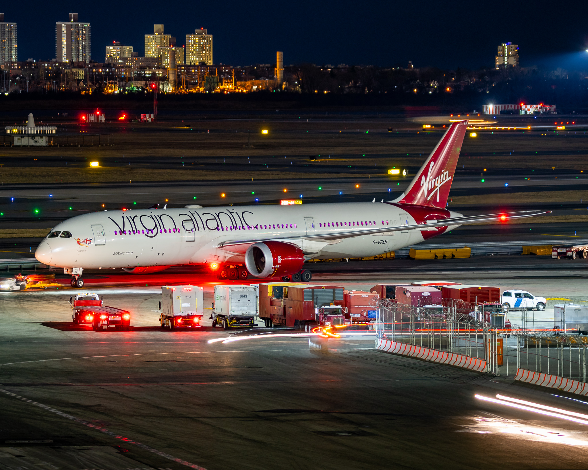 Full size: Virgin Atlantic Boeing 787-9 G-VFAN at John F. Kennedy International Airport