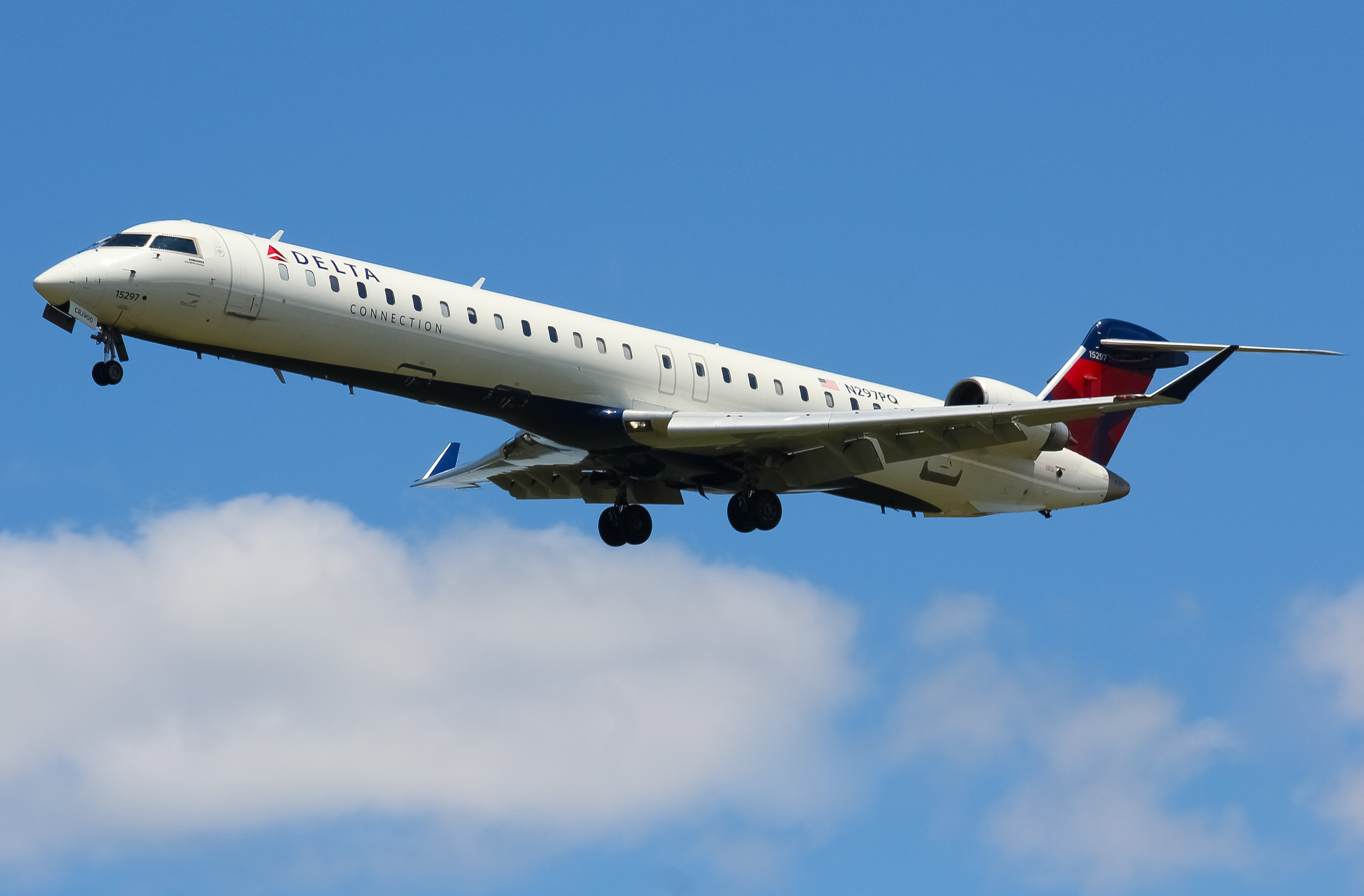 Full size: Delta Connection Mitsubishi CRJ-900 N297PQ at Cincinnati/Northern Kentucky International Airport
