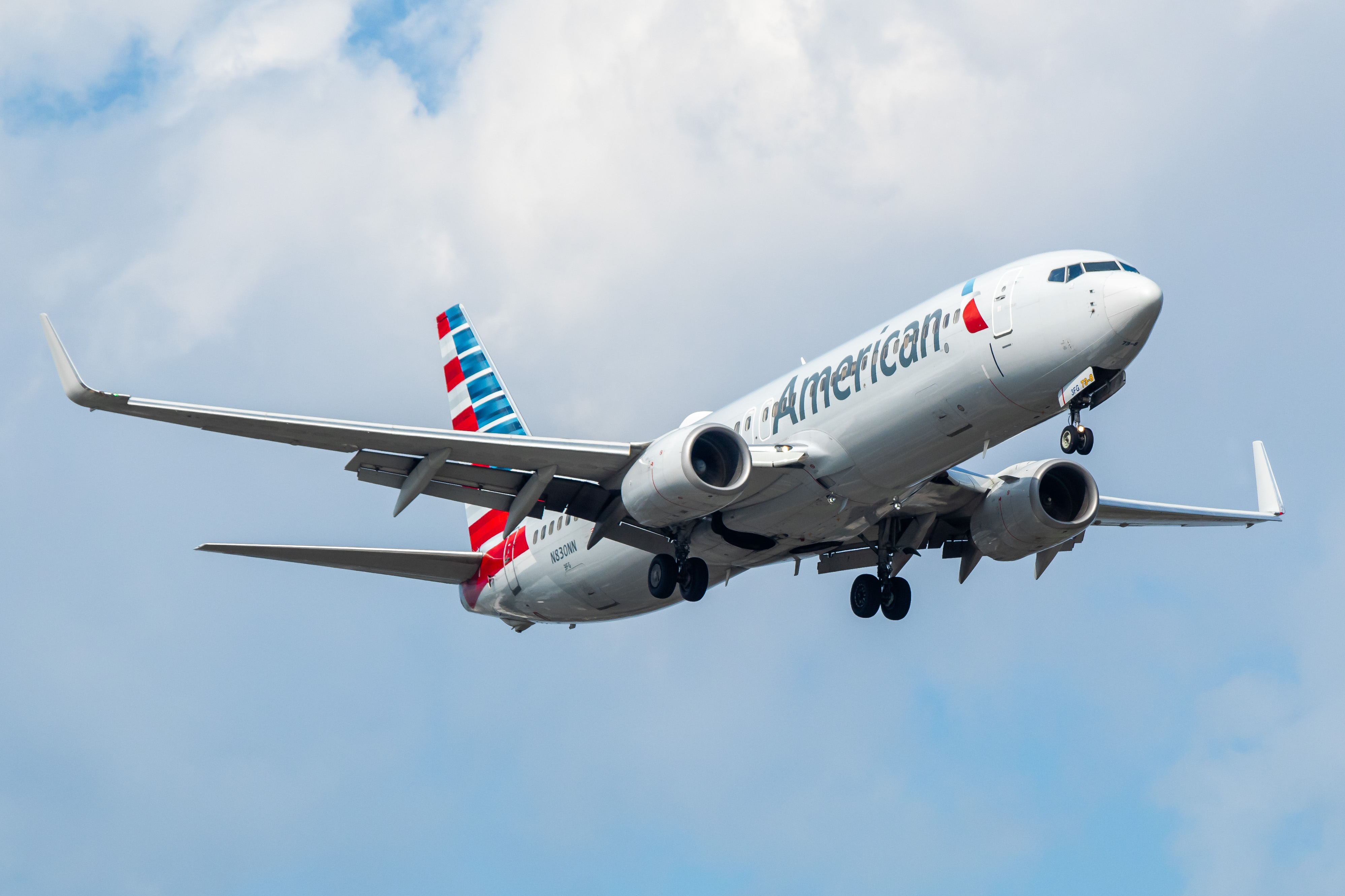 Full size: American Airlines Boeing 737-800 N830NN at Newark Liberty International Airport