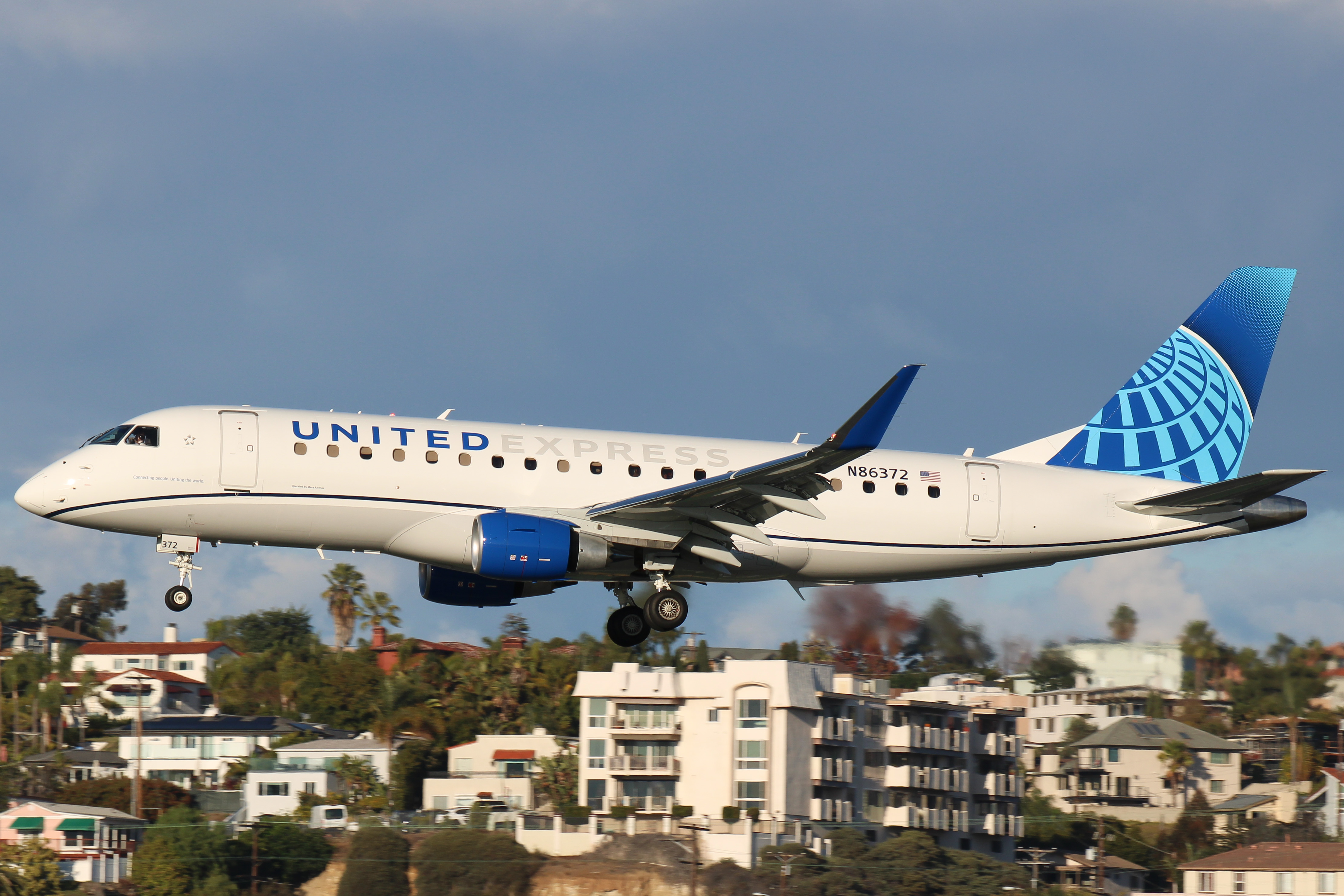 Full size: United Express Embraer E175 N86372 at San Diego International Airport