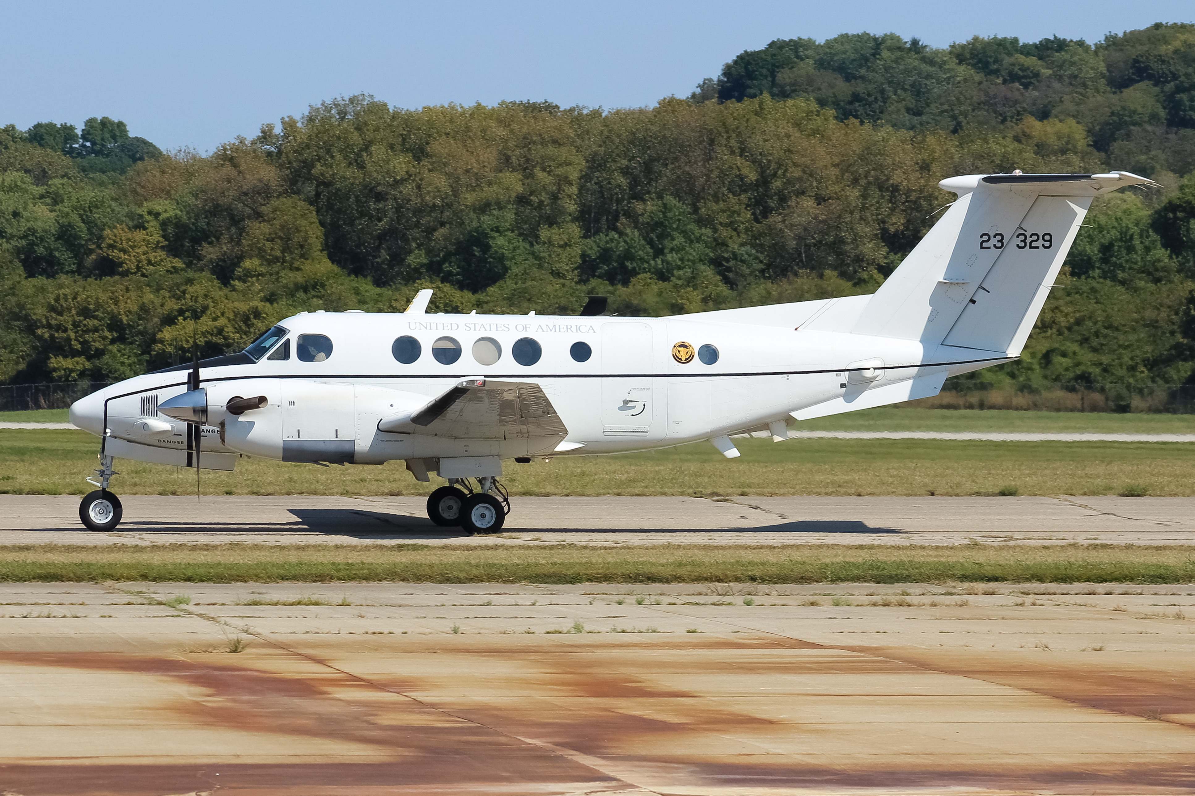 Full size: USA - United States Army Beechcraft C-12 92-3329 at Cincinnati Municipal Airport/Lunken Field
