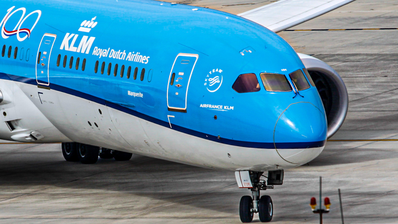 Full size: KLM Boeing 787-9 PH-BHN at Houston-George Bush Intercontinental Airport