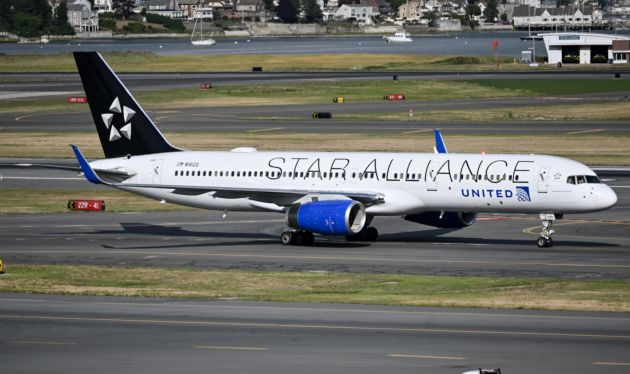 Full size: United Airlines Boeing 757-200 N14120 at General Edward Lawrence Logan International Airport