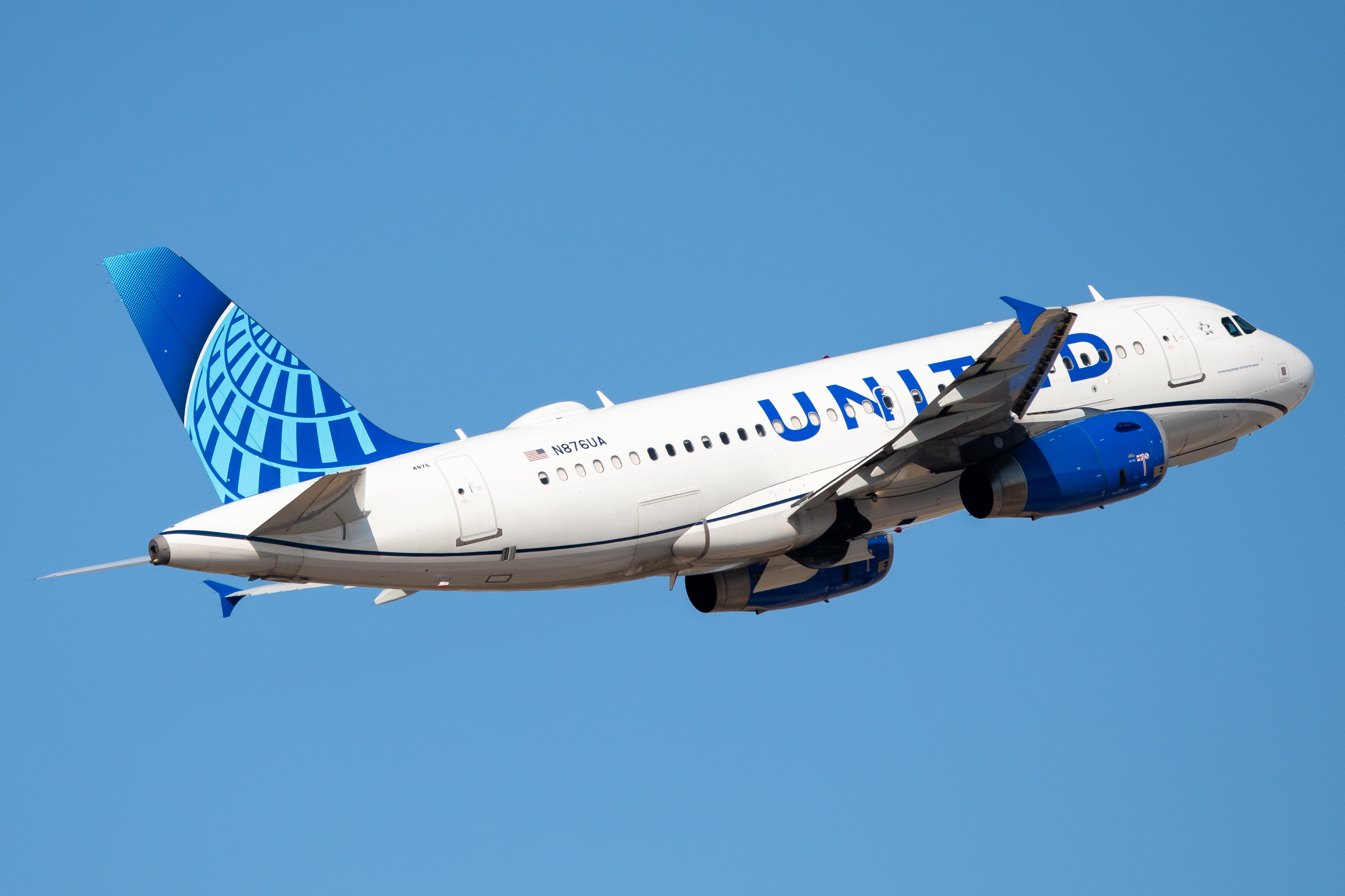 Full size: United Airlines Airbus A319 N876UA at San Antonio International Airport