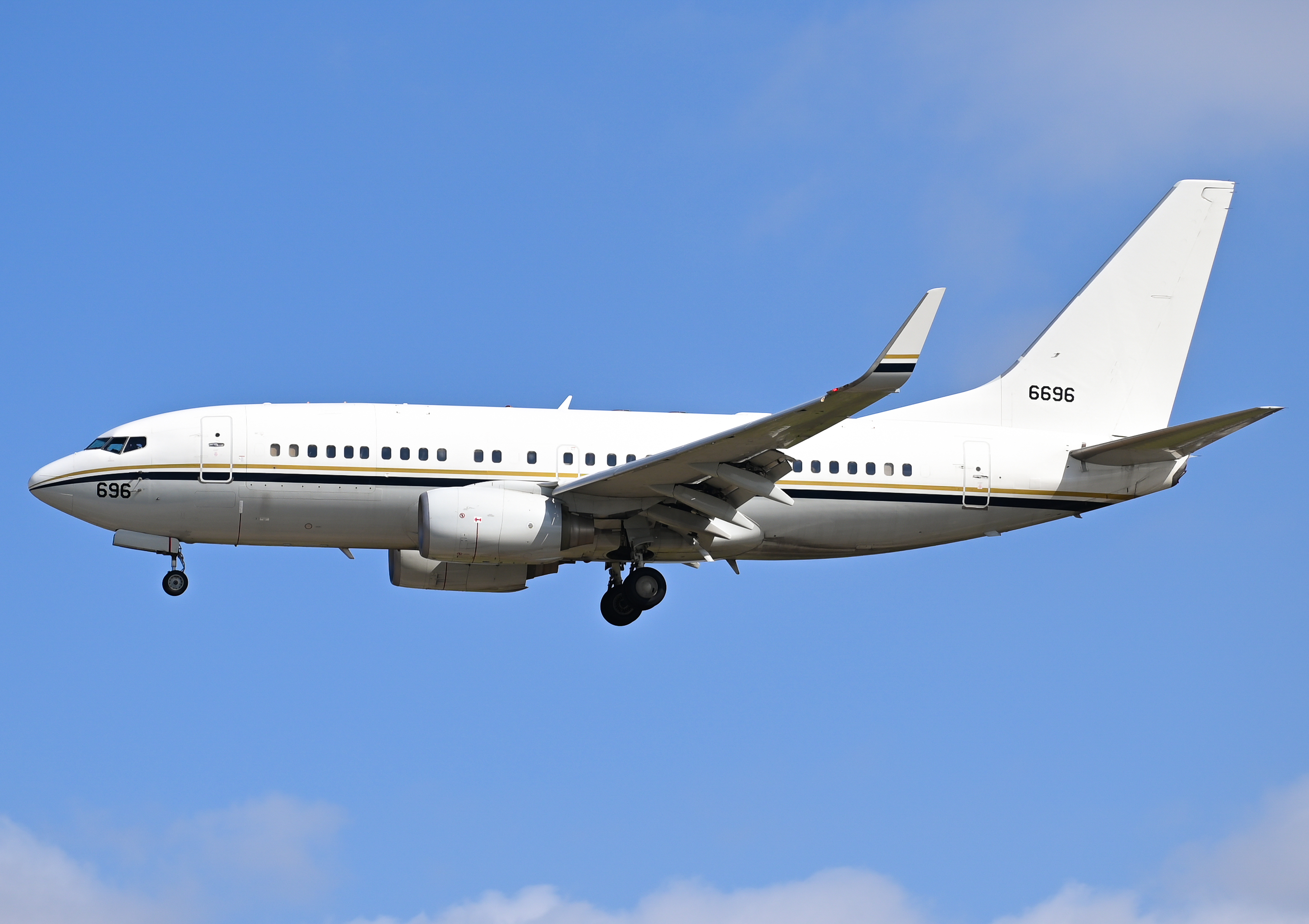 Full size: USN - United States Navy Boeing C-40 Clipper 166696 at North Island NAS