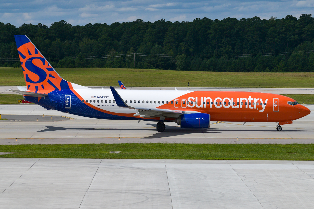 Full size: Sun Country Airlines Boeing 737-800 N849SY at Raleigh-Durham International Airport