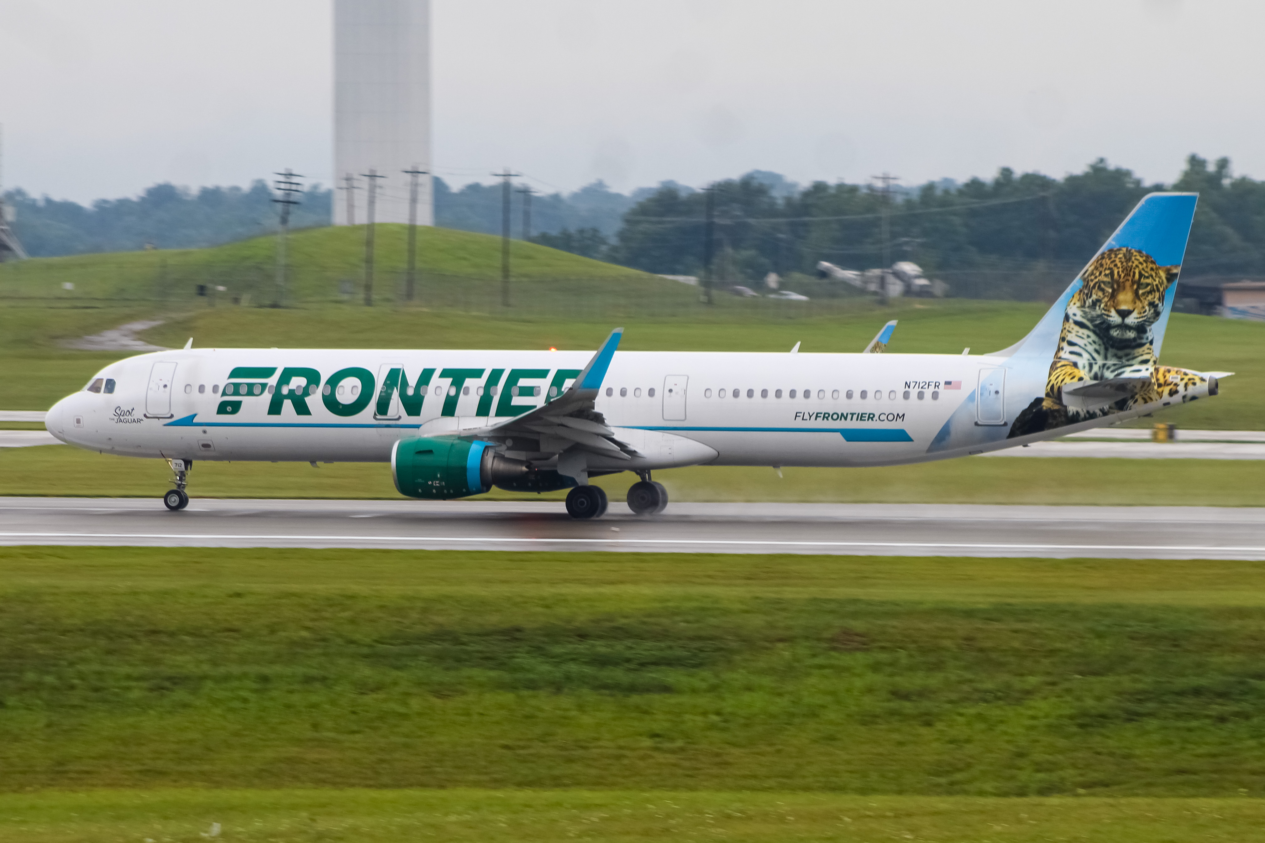 Full size: Frontier Airlines Airbus A321 N712FR at Cincinnati/Northern Kentucky International Airport