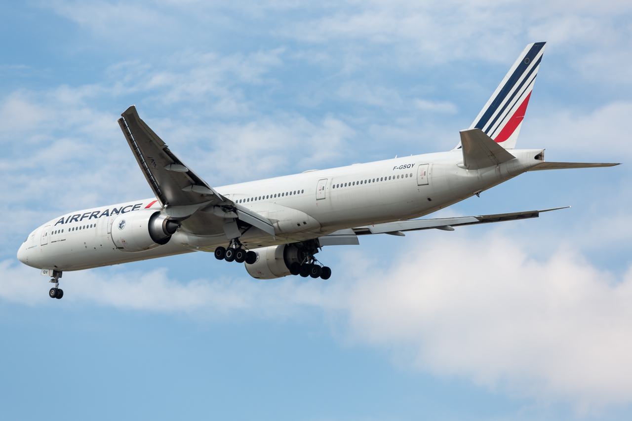 Full size: Air France Boeing 777-300ER F-GSQY at John F. Kennedy International Airport
