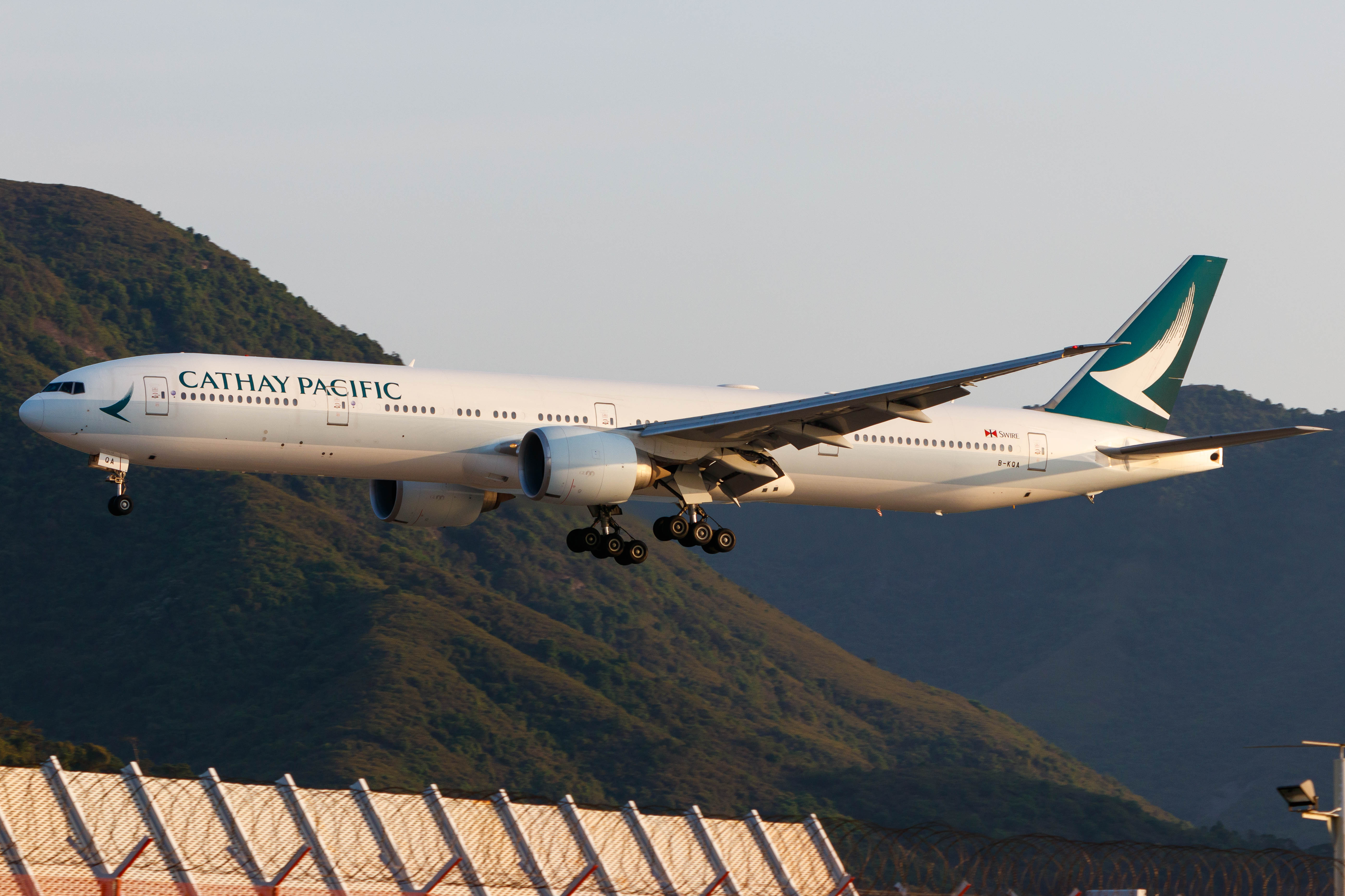 Full size: Cathay Pacific Boeing 777-300ER B-KQA at Hong Kong International Airport