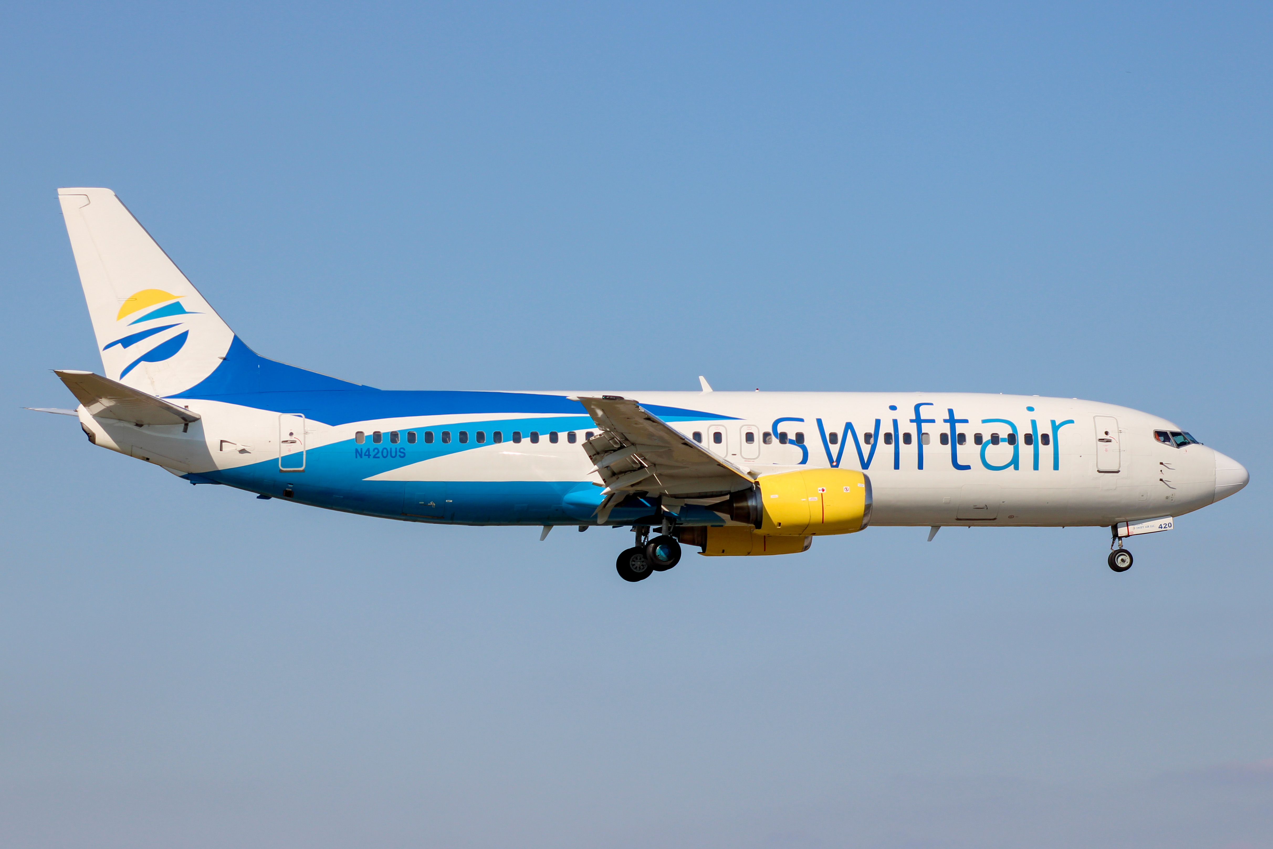 Full size: Swift Air Boeing 737-400 N420US at Miami International Airport