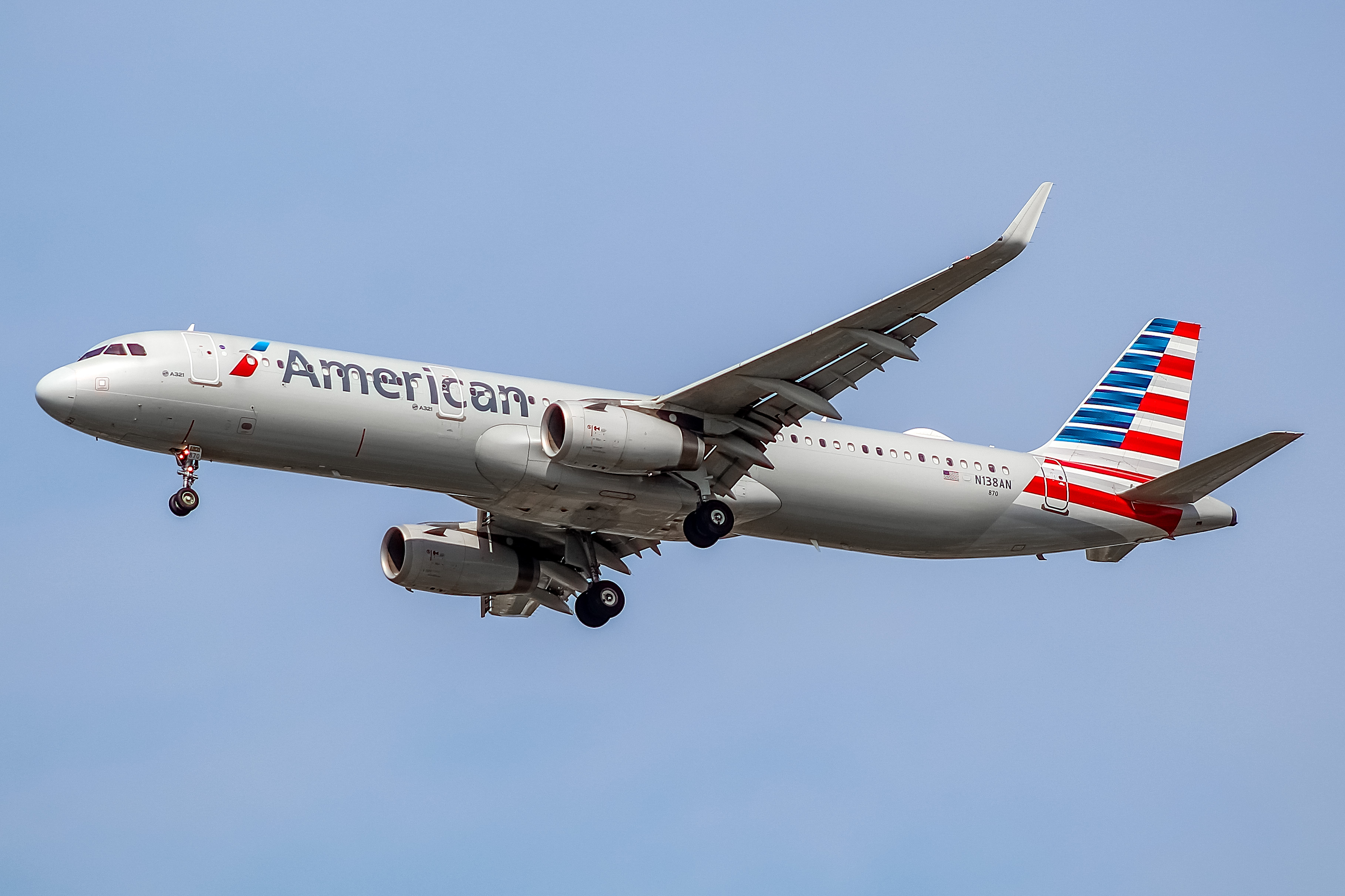 Full size: American Airlines Airbus A321-200 N138AN at Chicago O'Hare International Airport