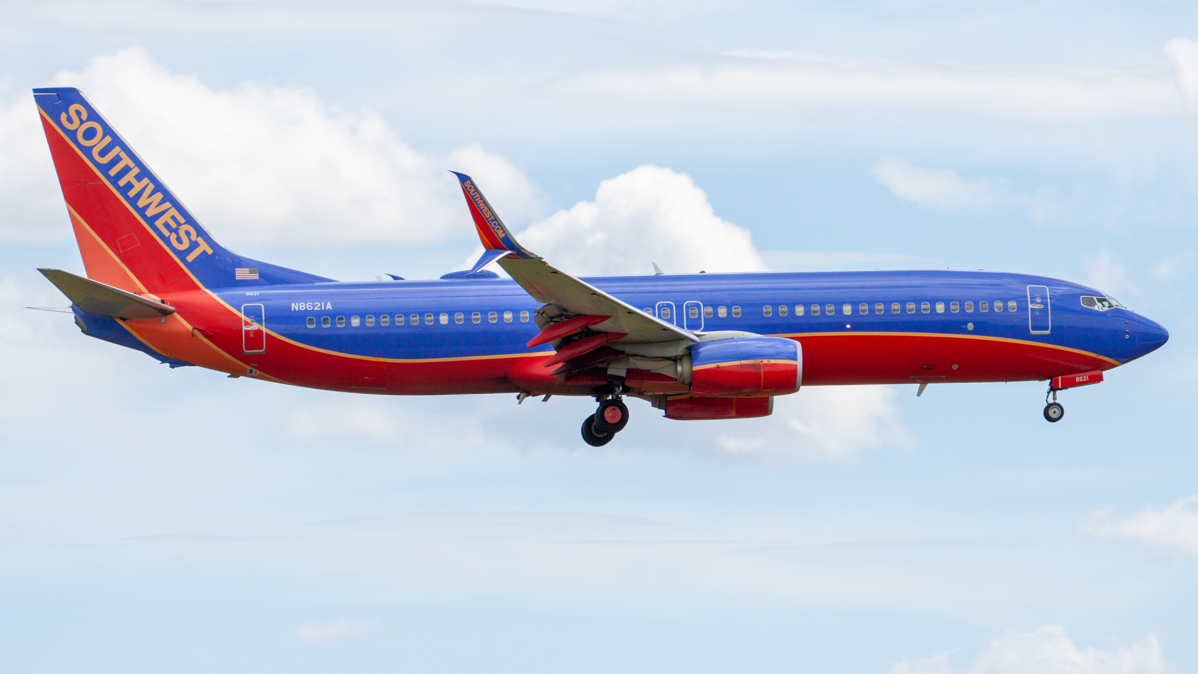Full size: Southwest Airlines Boeing 737-800 N8621A at Orlando International Airport