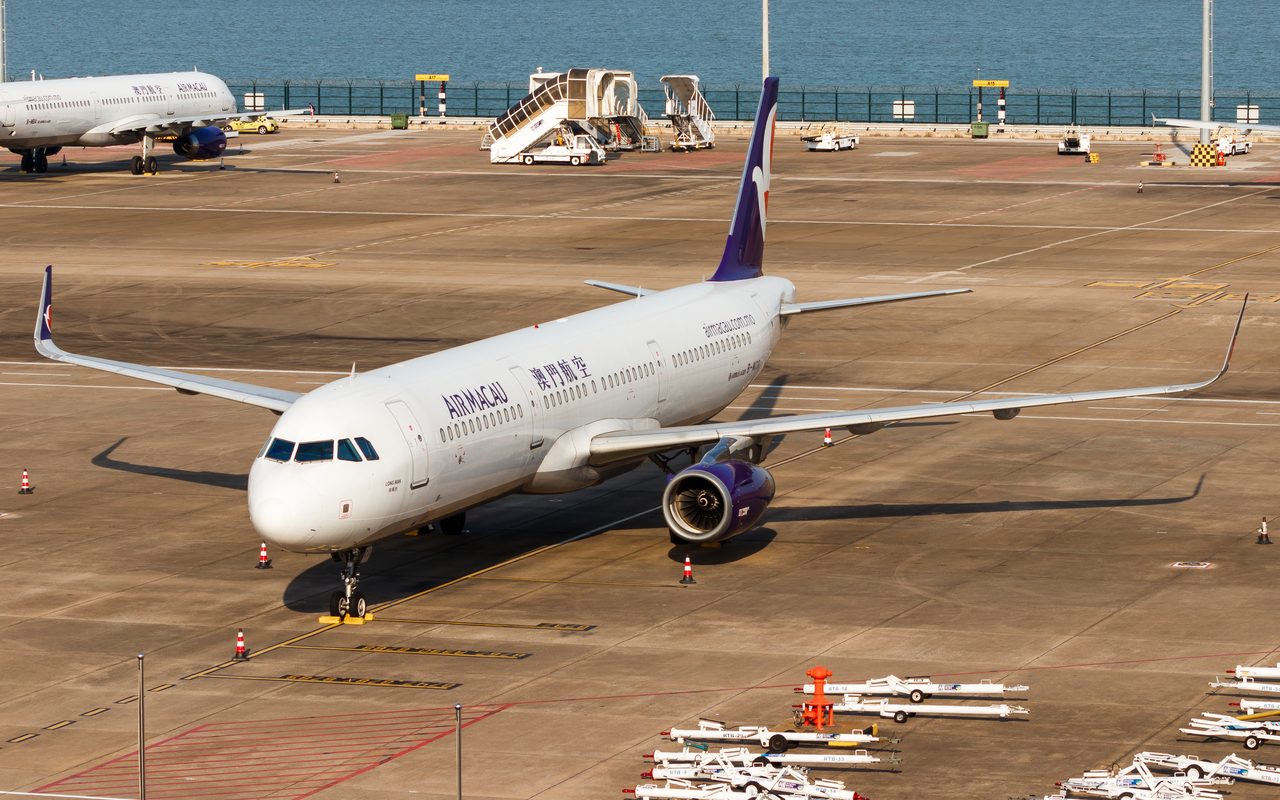 Full size: Air Macau Airbus A321-200 B-MCG at Macau International Airport
