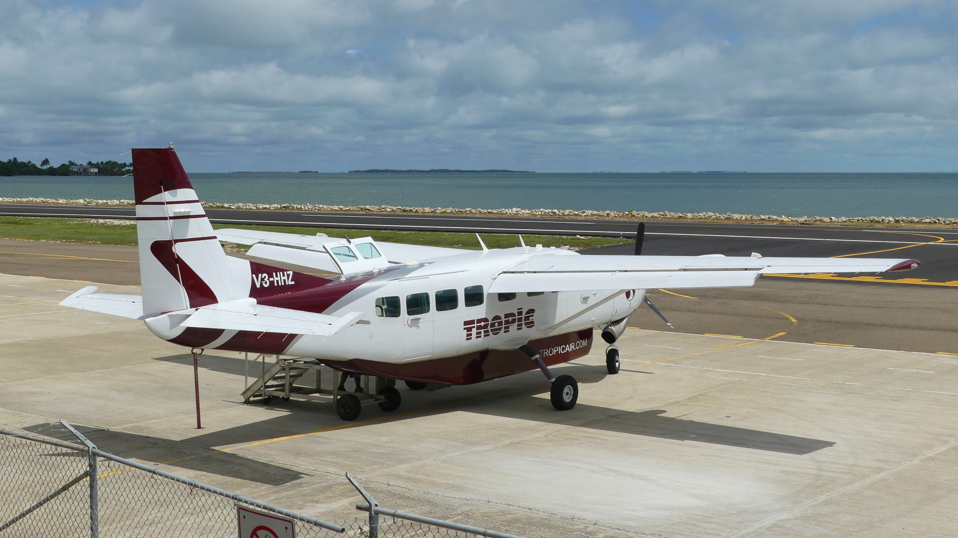 Full size: Tropic Air  Cessna 208 Grand Caravan V3-HHZ at Belize City Sir Barry Bowen Municipal Airport