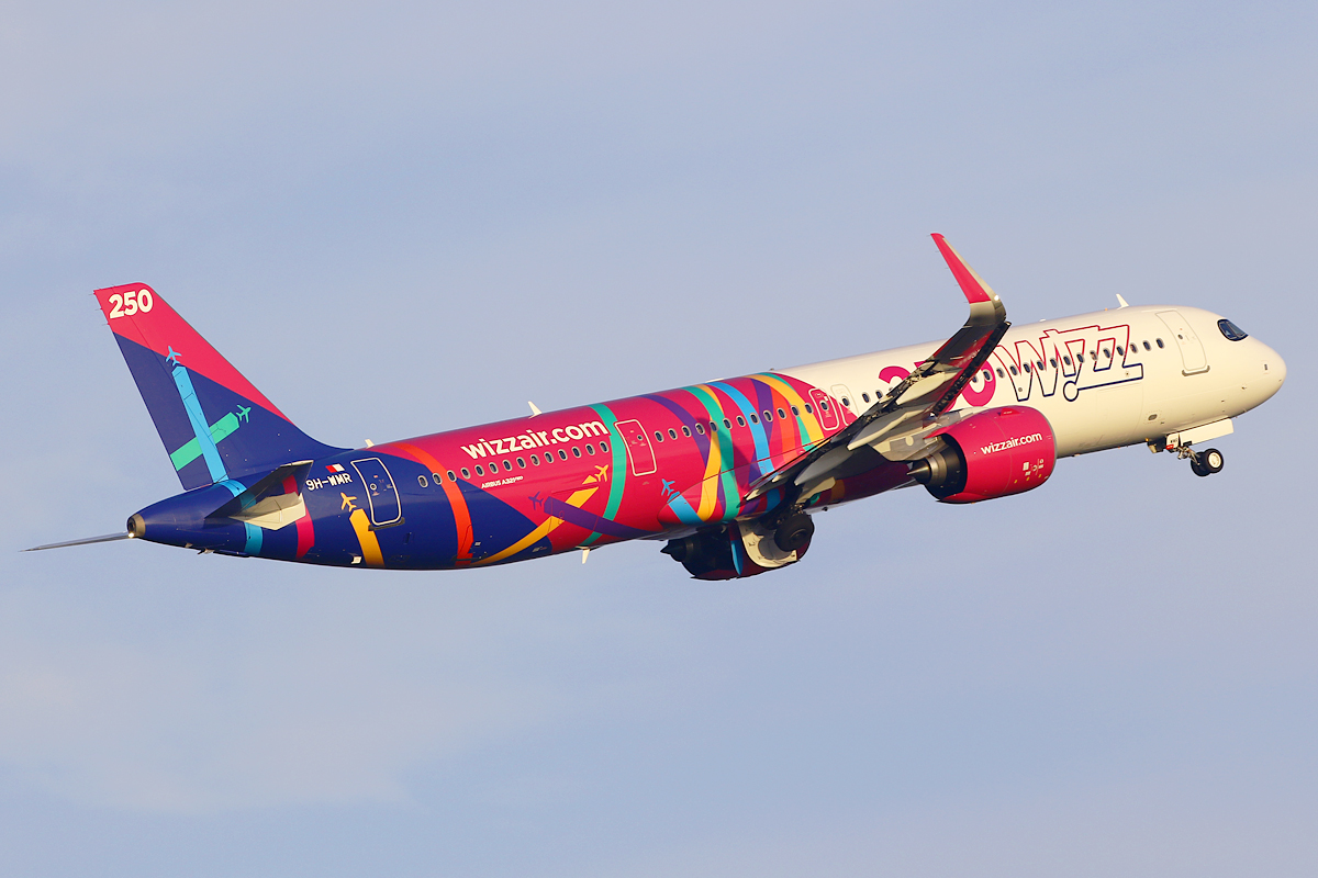 Full size: Wizz Air Airbus A321NEO 9H-WMR at Eindhoven Airport