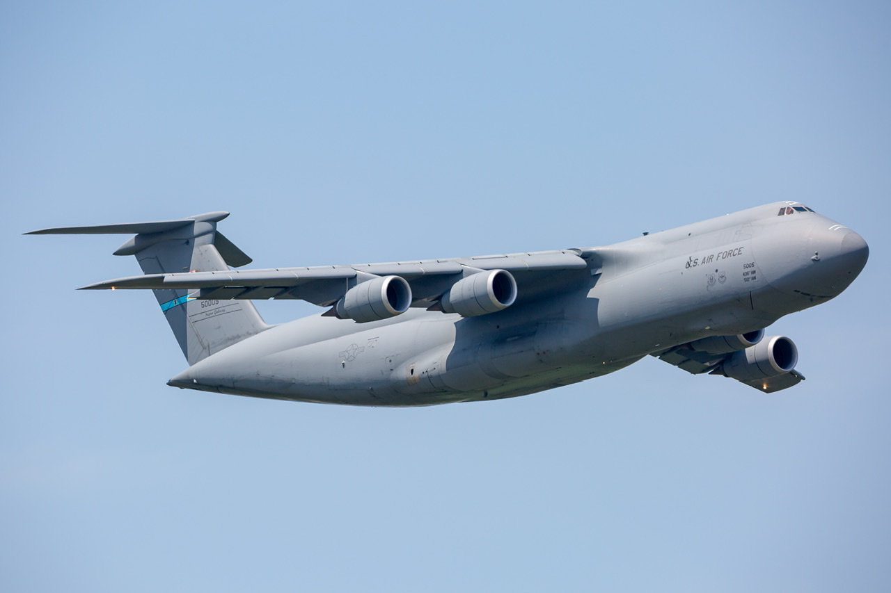 Full size: USAF - United States Air Force Lockheed C5M Super Galaxy  850005 at Dover Air Force Base