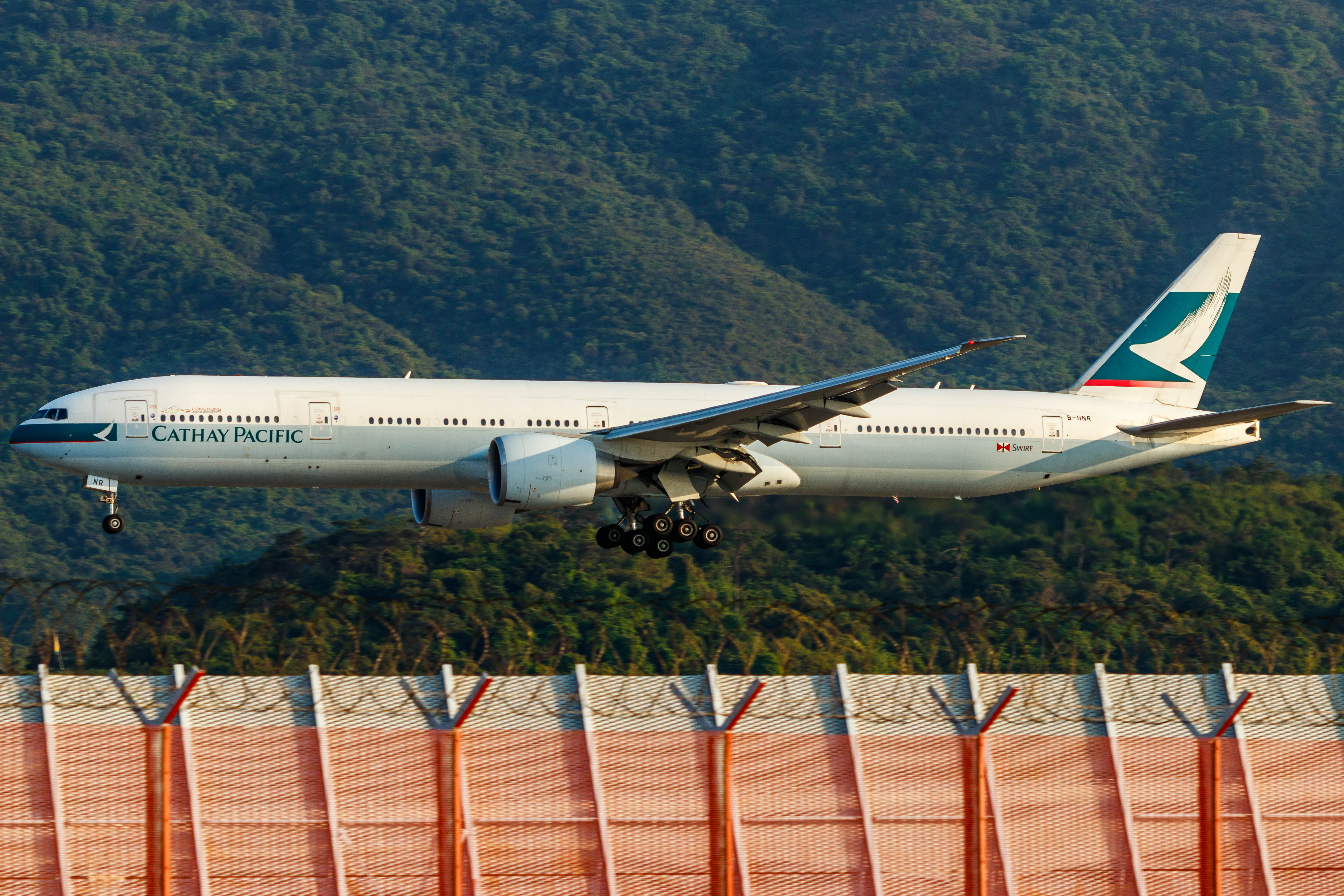 Full size: Cathay Pacific Boeing 777-300ER B-HNR at Hong Kong International Airport