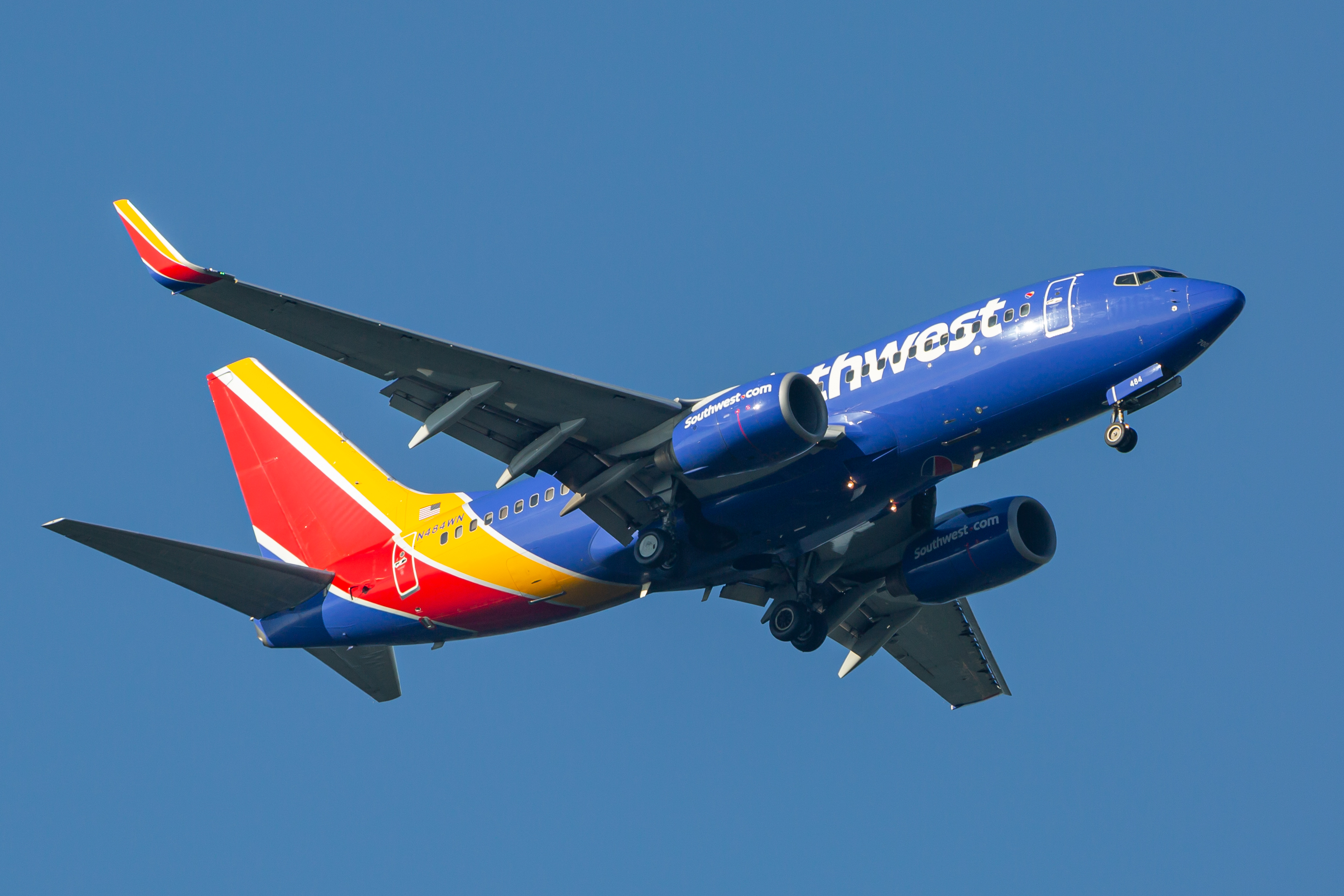 Full size: Southwest Airlines Boeing 737-700 N484WN at Baltimore/Washington International Thurgood Marshall Airport