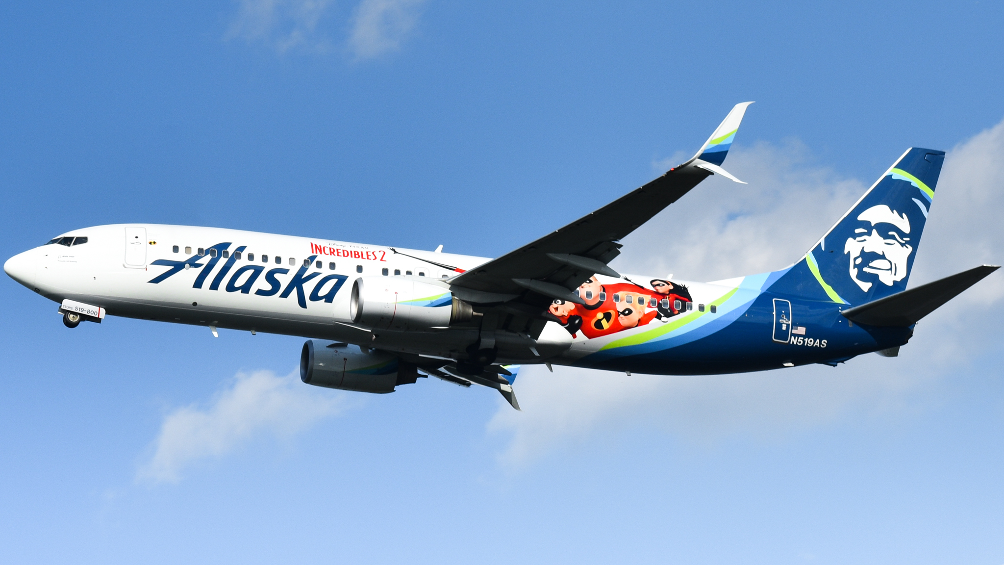 Full size: Alaska Airlines Boeing 737-800 N519AS at Ronald Reagan National Airport