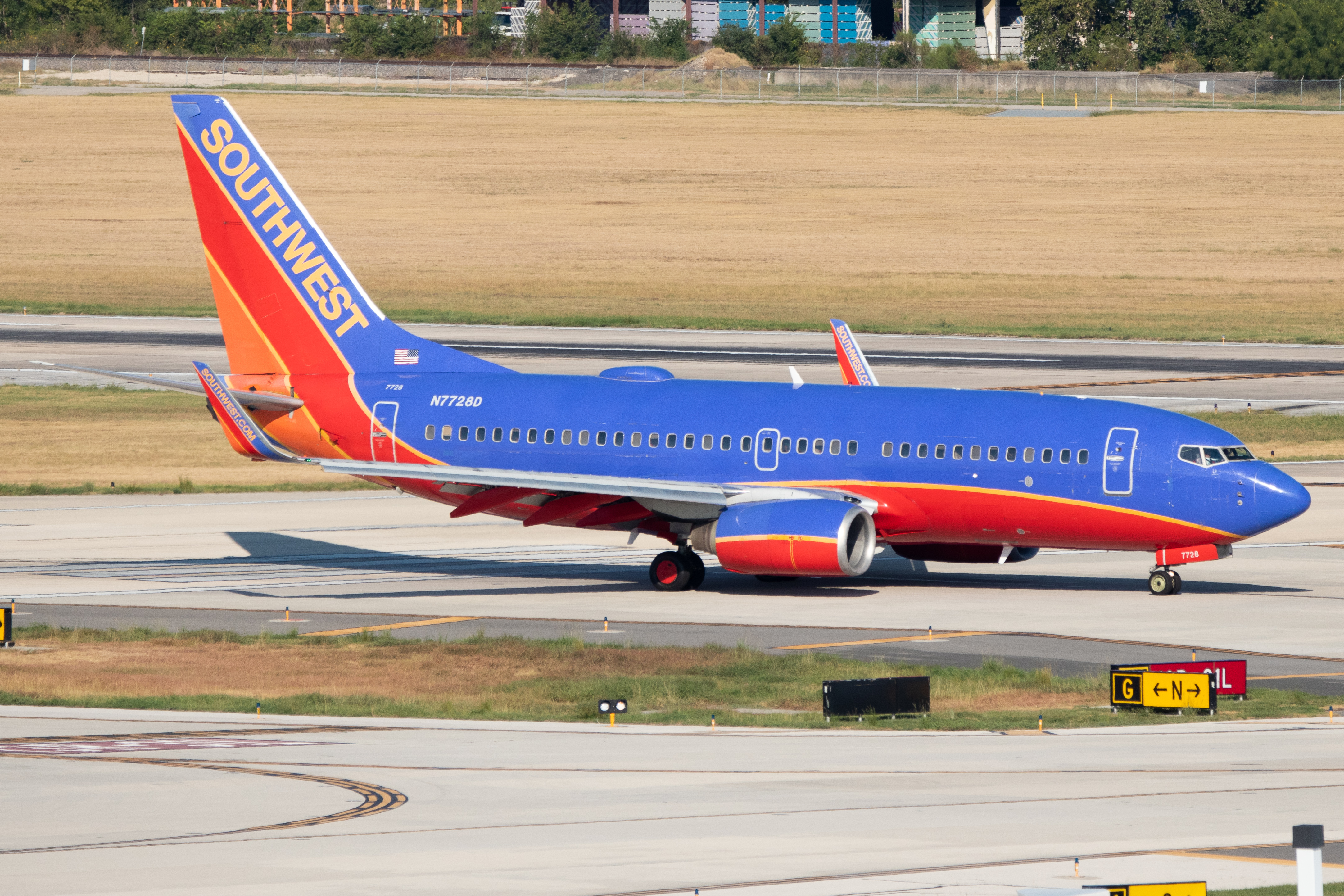 Full size: Southwest Airlines Boeing 737-700 N7728D at San Antonio International Airport