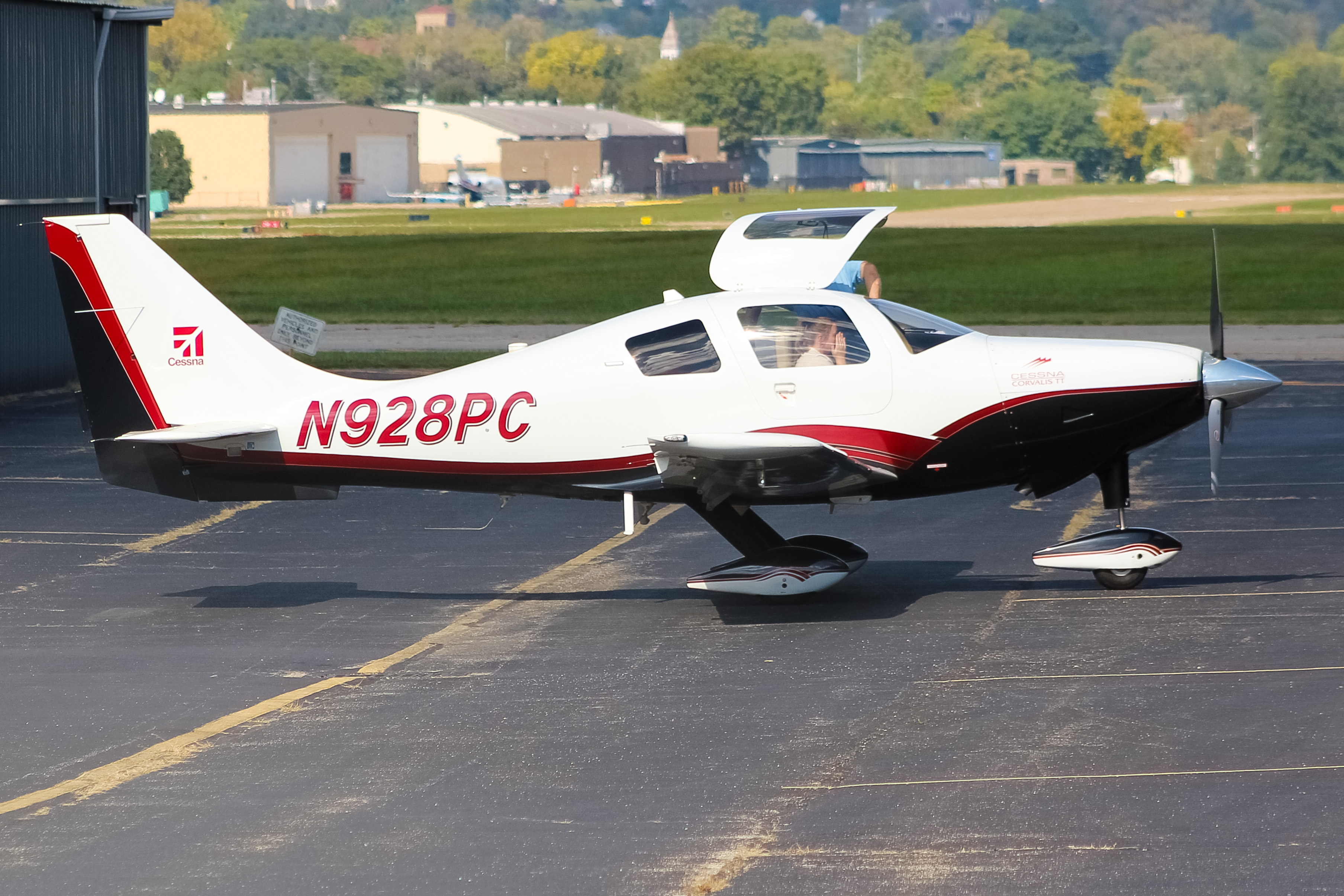 Full size: PRIVATE  Cessna LC-41-550FG N928PC at Cincinnati Municipal Airport/Lunken Field