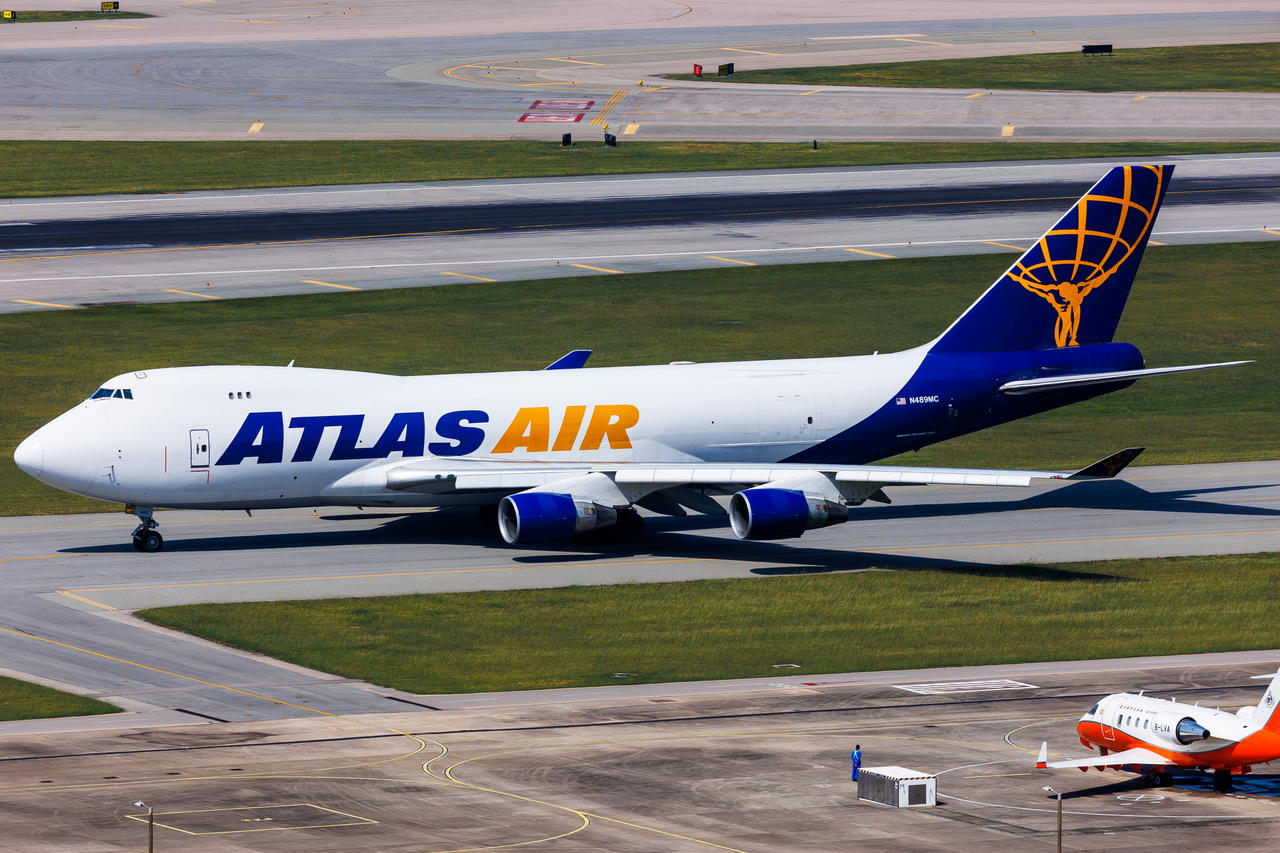 Full size: Atlas Air Boeing 747-400f N489MC at Hong Kong International Airport