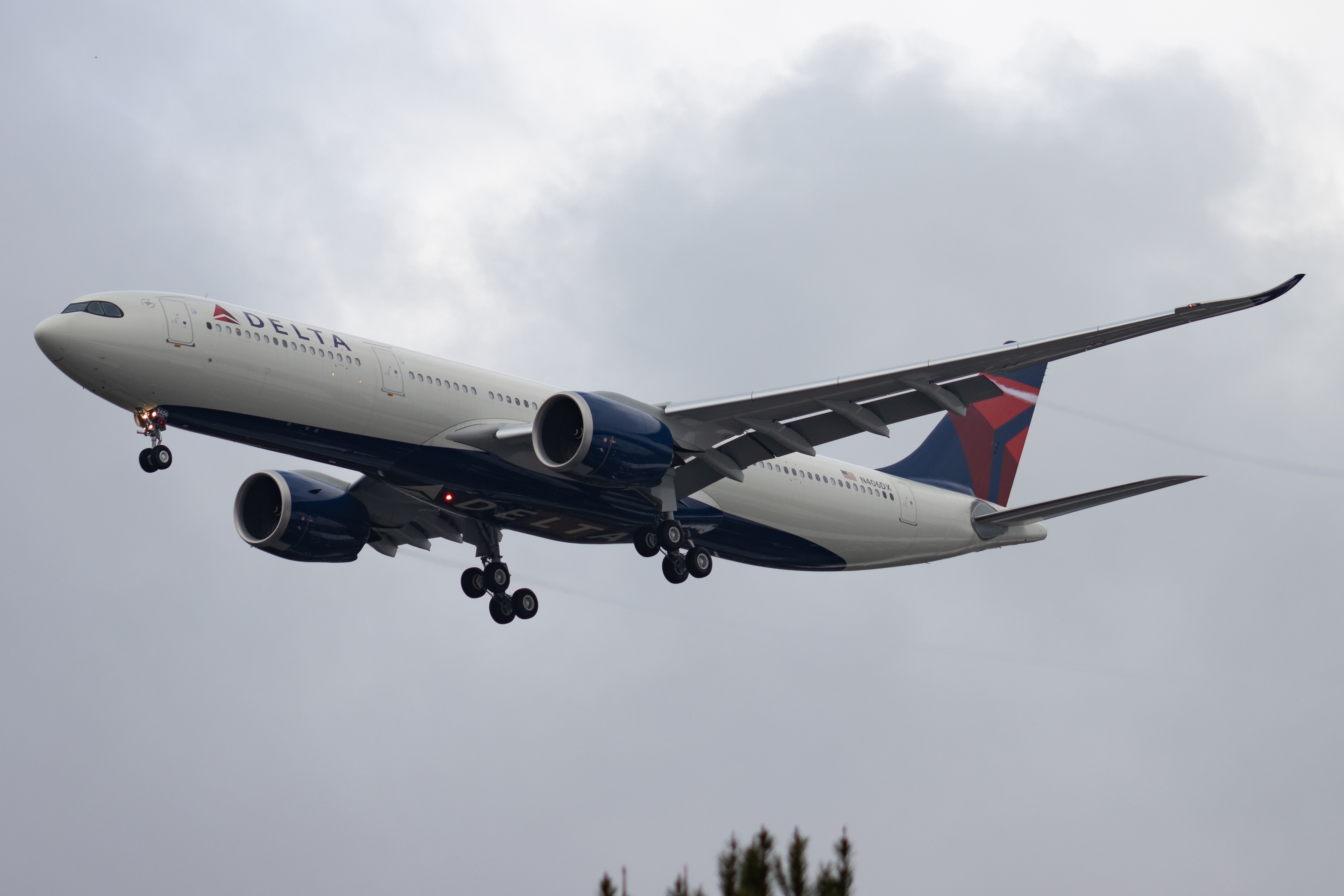 Full size: Delta Airlines Airbus A330-900 N406DX at Seattle-Tacoma International Airport