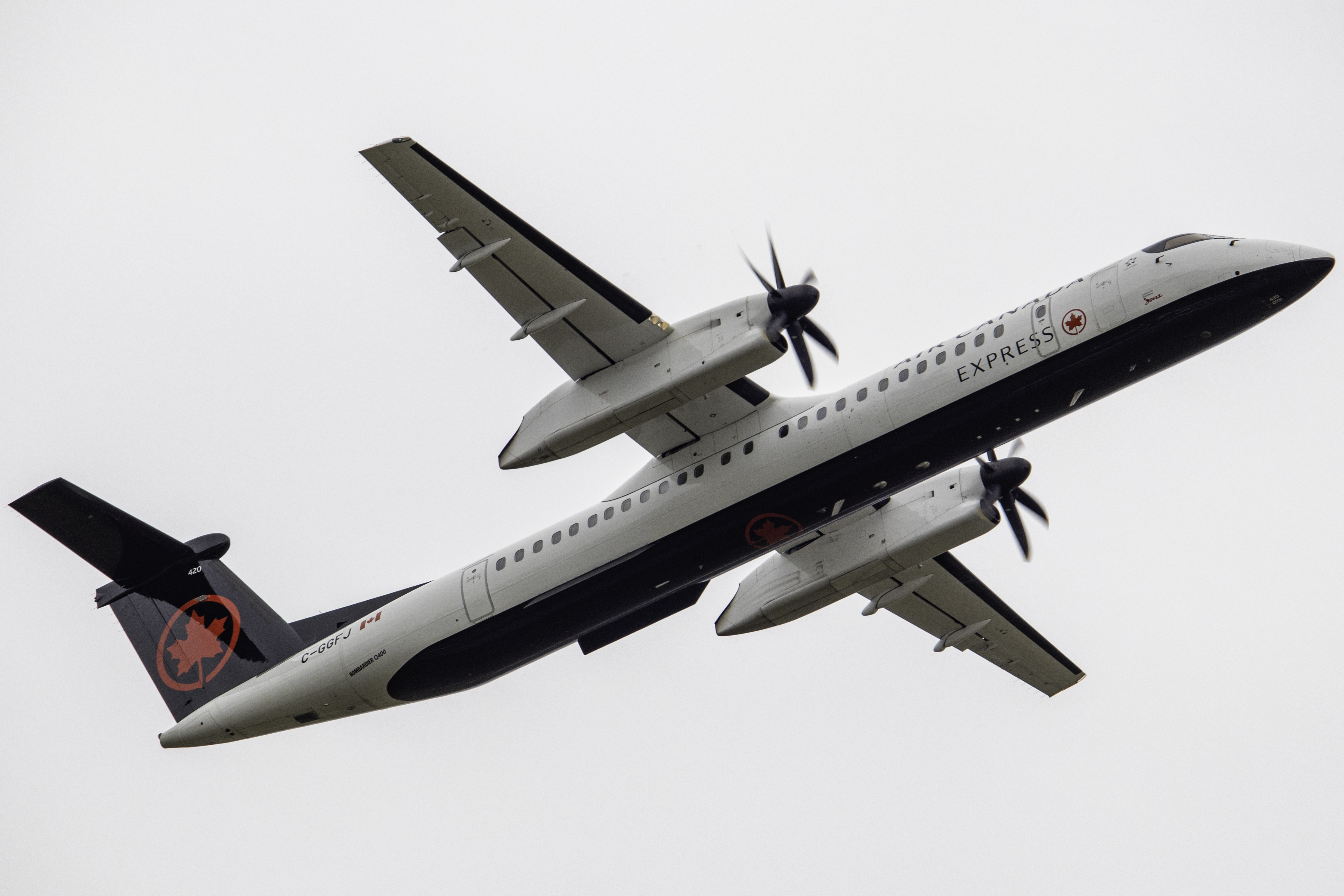 Full size: Air Canada Express De Havilland DHC-8 C-GGFJ at Vancouver International Airport
