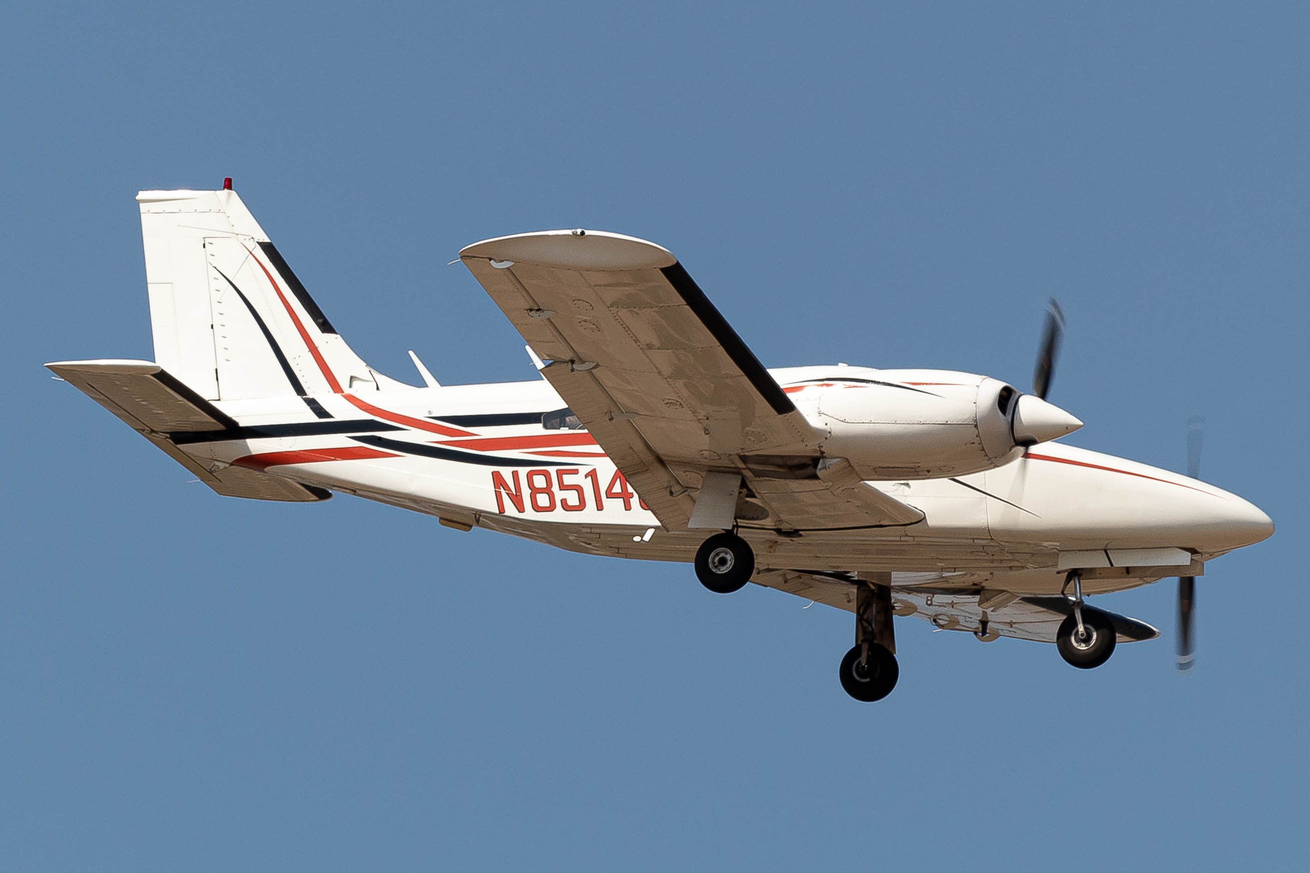 Full size: PRIVATE Piper 34 Seneca N8514C at Boise Air Terminal/Gowen Field