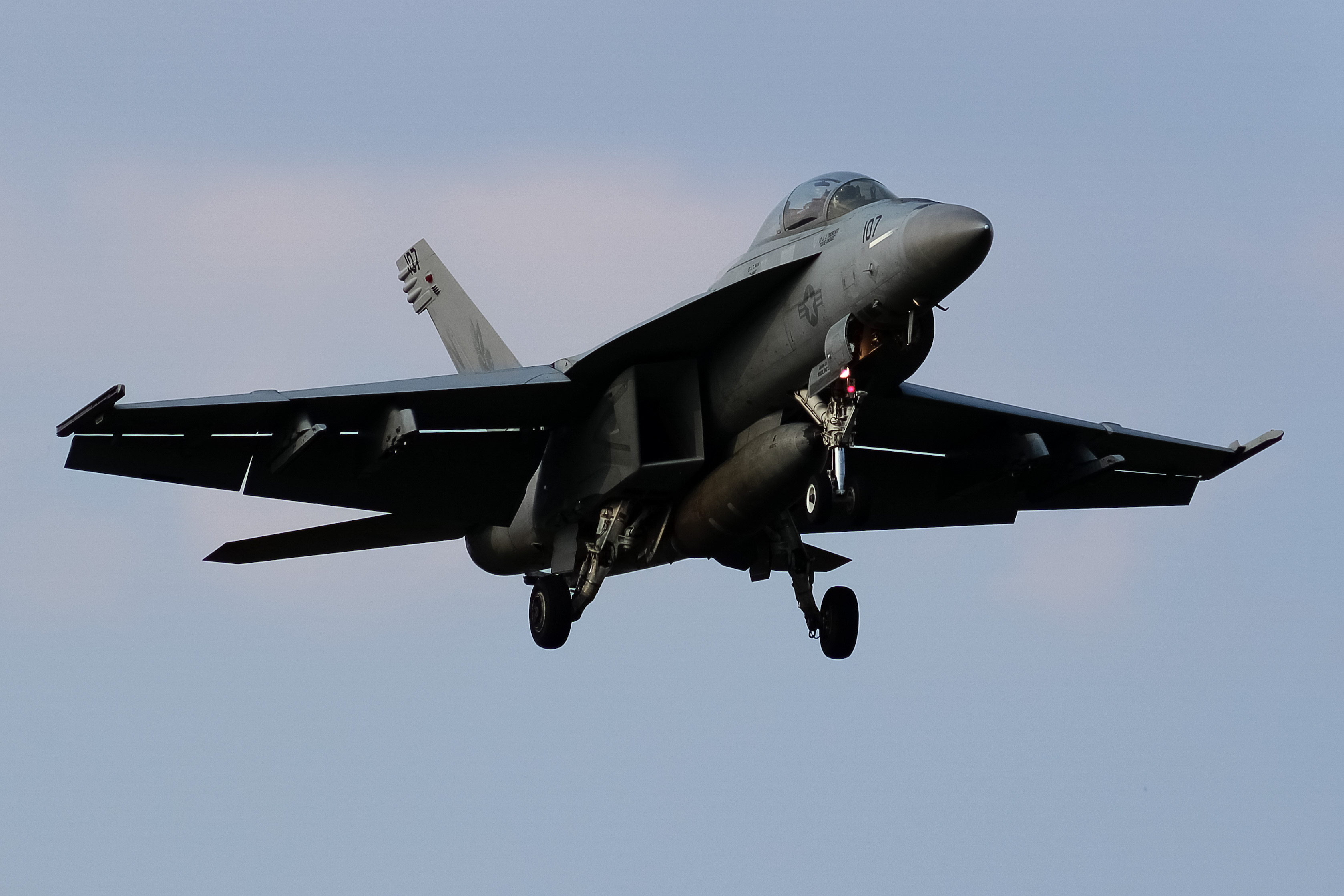 Full size: USN - United States Navy Boeing F/A-18E/F Super Hornet 166676 at Cincinnati Municipal Airport/Lunken Field