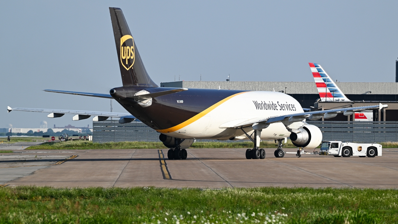Full size: United Parcel Service Airbus A300F-600 N134UP at Dallas-Fort Worth International Airport