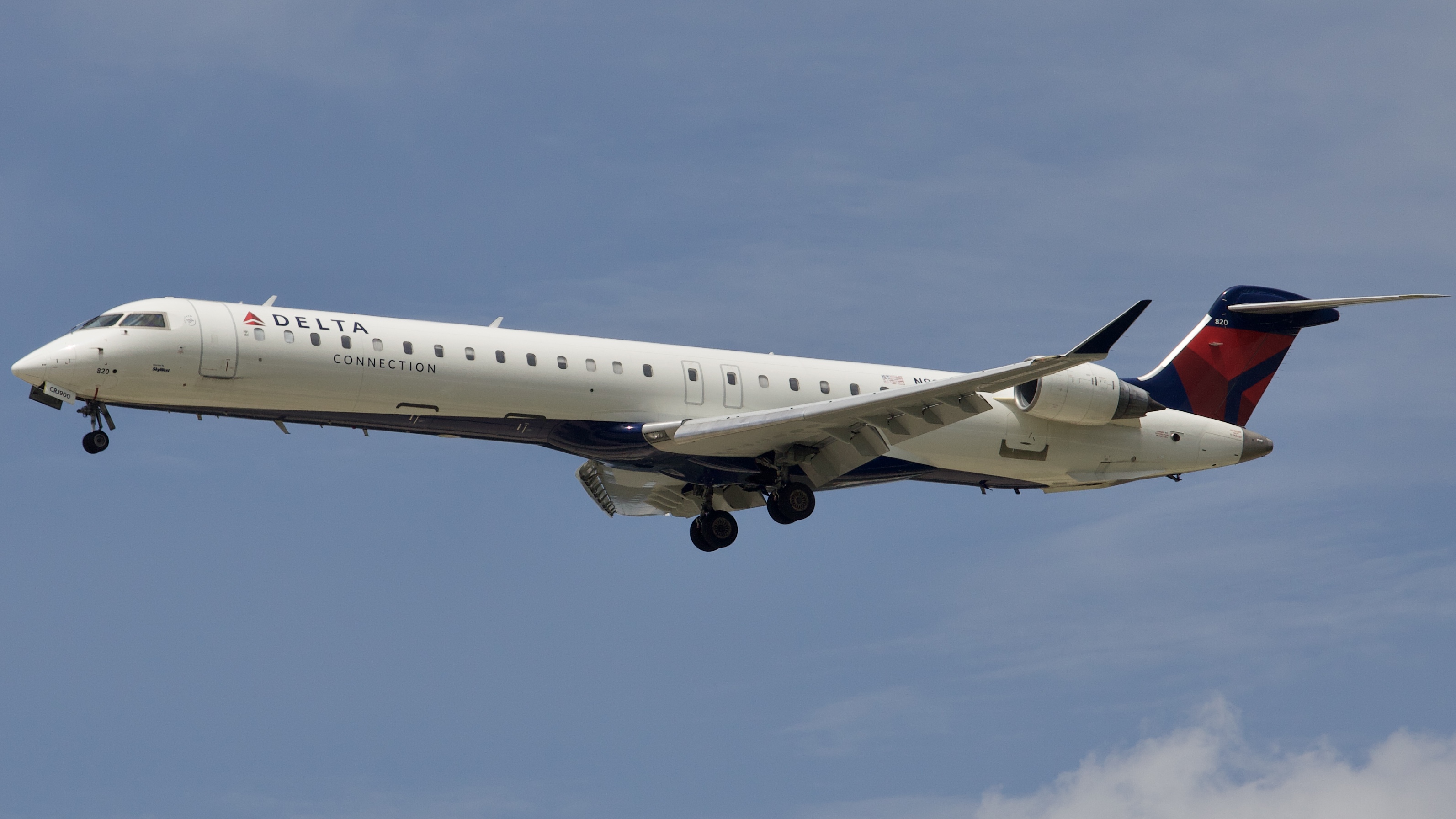 Full size: Delta Connection Mitsubishi CRJ-900 N820SK at Houston-George Bush Intercontinental Airport
