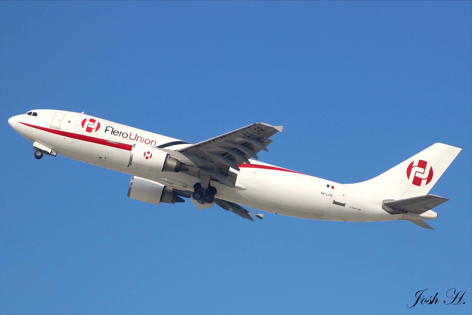Full size: AeroUnion Airbus A300-600 XA-LFR at Los Angeles International Airport