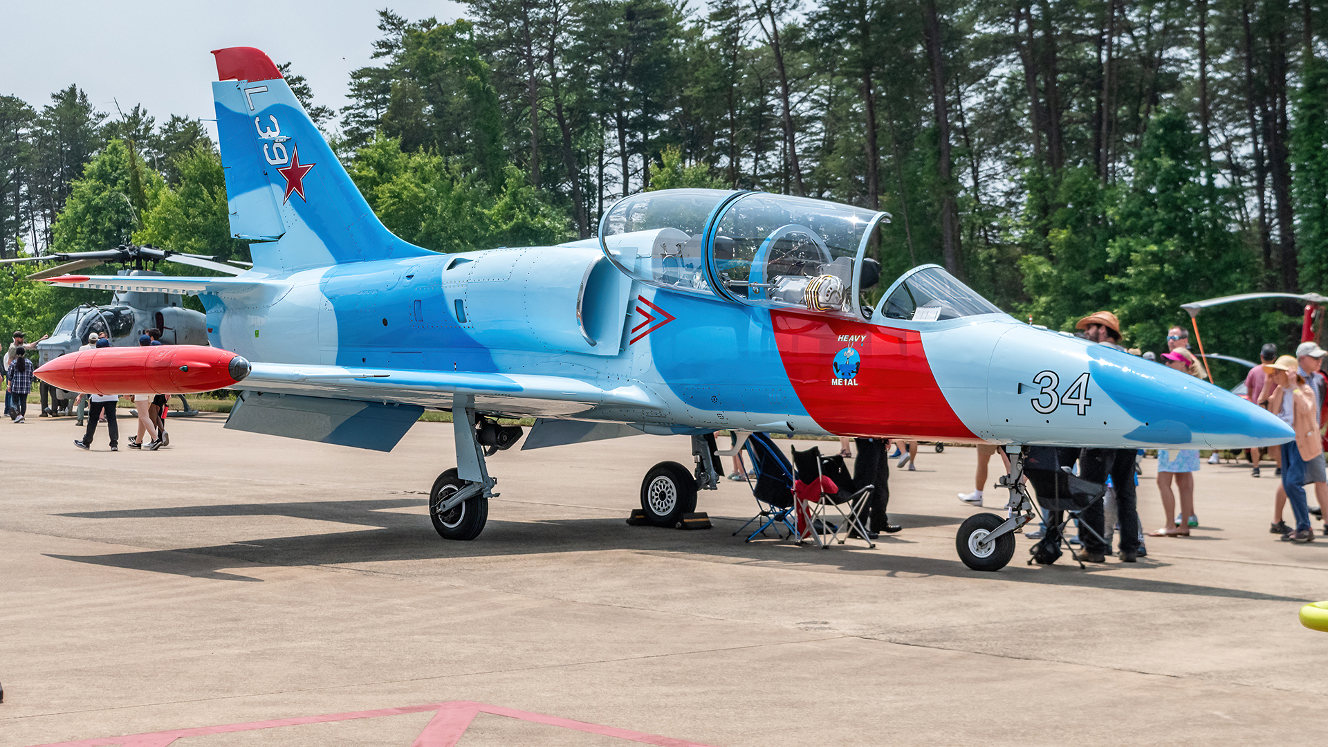 Full size: PRIVATE Aero L-39 Albatros N10LW at Washington Dulles International Airport