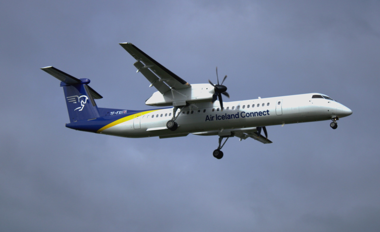 Full size: Air Iceland Connect De Havilland DHC-8 TF-FXI at Reykjavik Airport