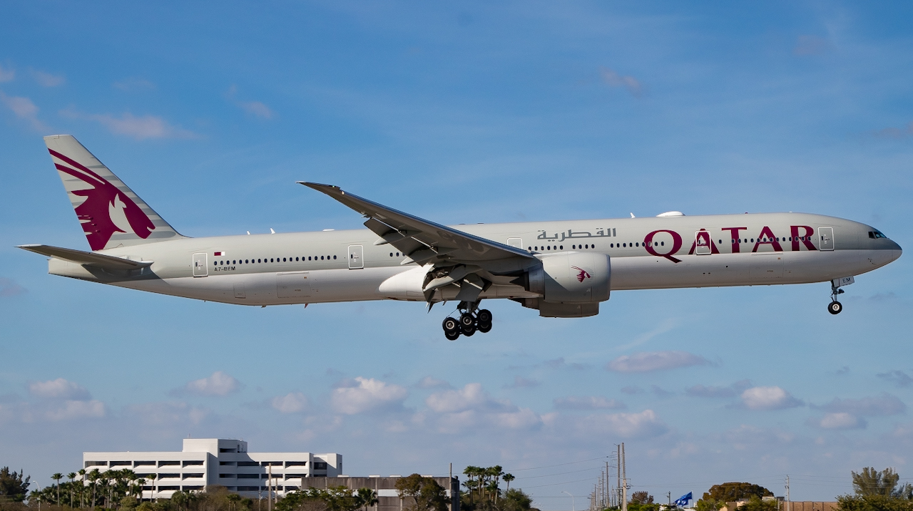 Full size: Qatar Airways Boeing 777-300 A7-BEM at Miami International Airport