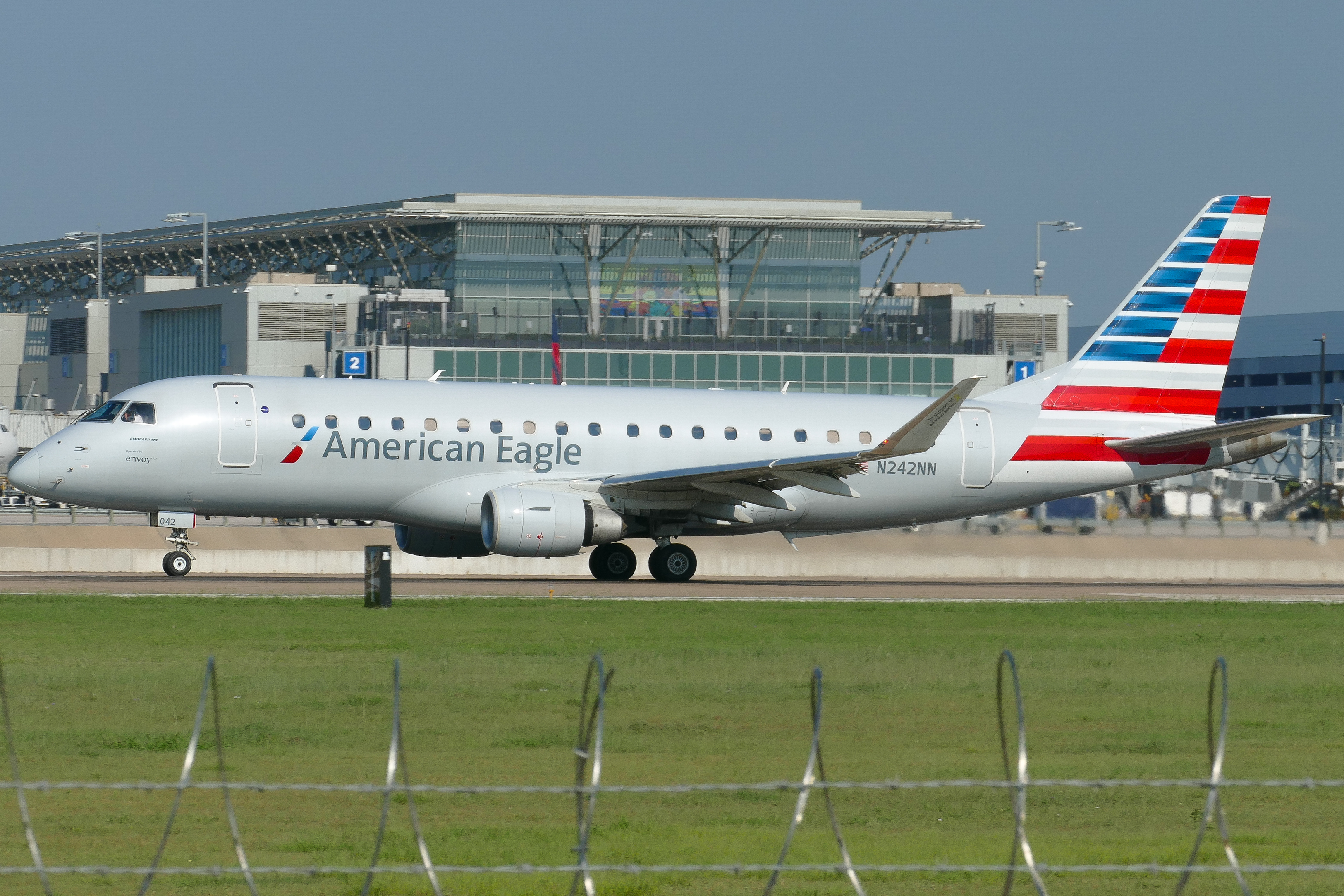 Full size: American Eagle Embraer E175 N242NN at Austin-Bergstrom International Airport