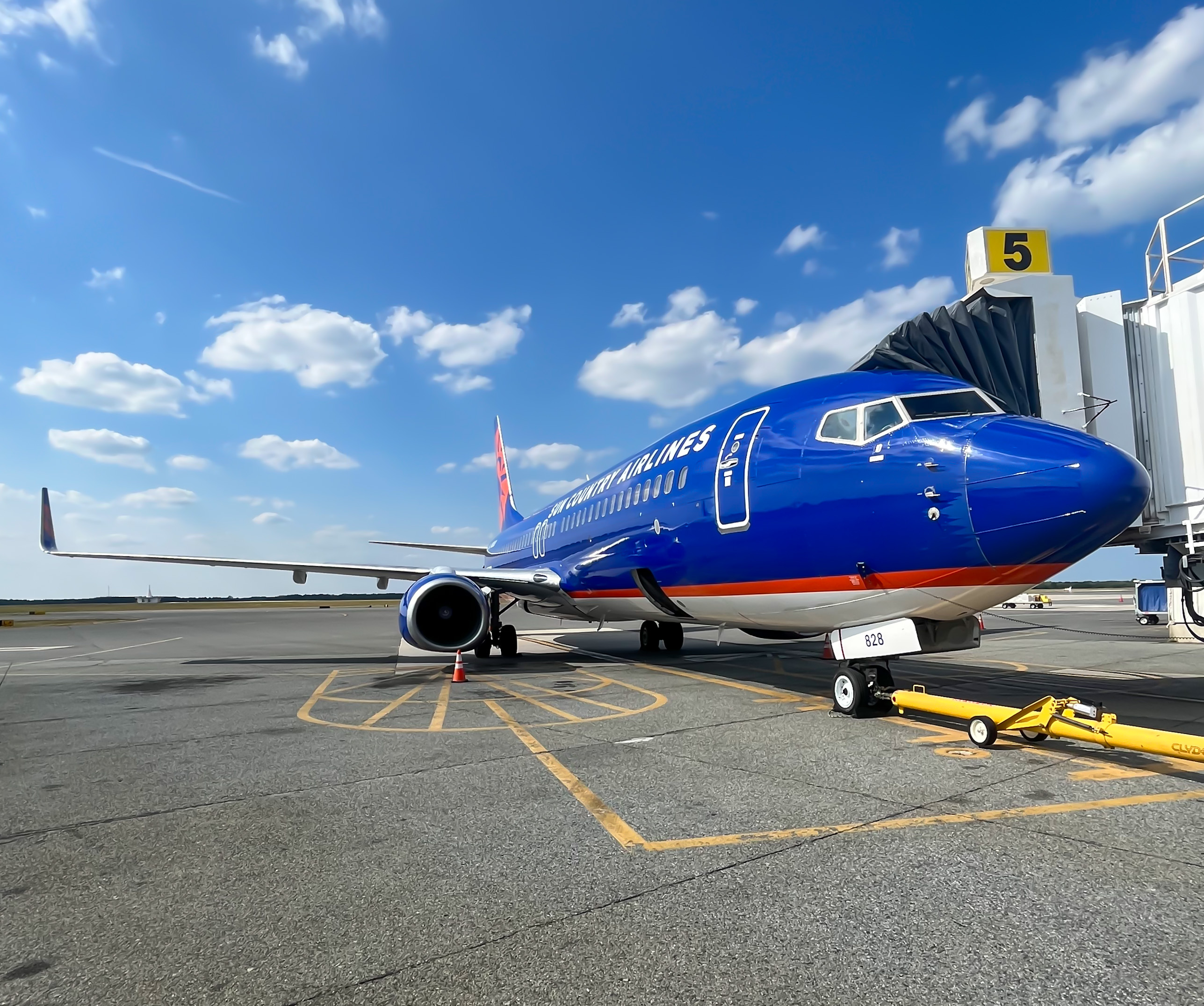 Full size: Sun Country Airlines Boeing 737-800 N828SY at Atlantic City International Airport