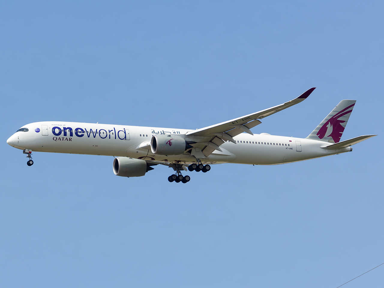 Full size: Qatar Airways Airbus A350-1000 A7-ANE at Houston-George Bush Intercontinental Airport