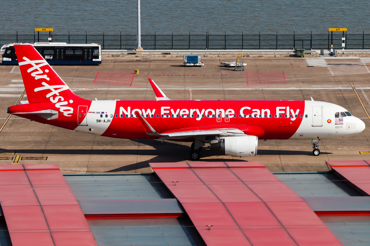 Full size: AirAsia Airbus A320 9M-AJH at Macau International Airport