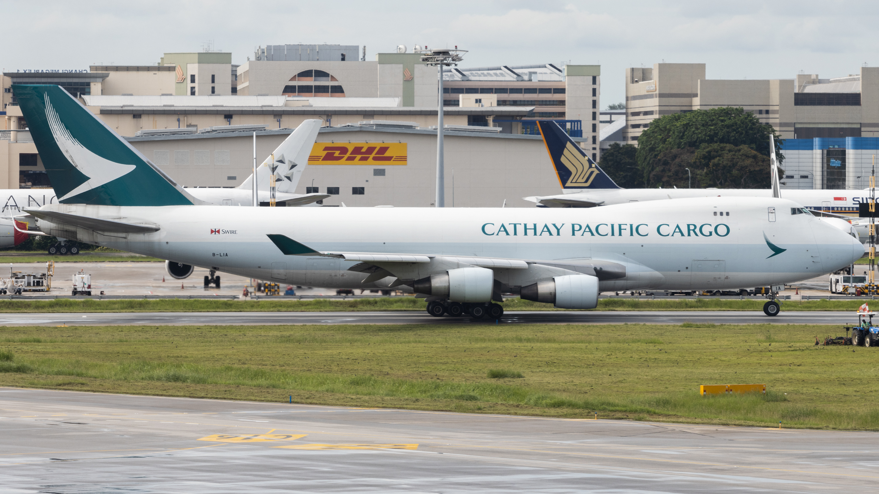 Full size: Cathay Pacific Cargo Boeing 747-400F B-LIA at Singapore-Changi Airport