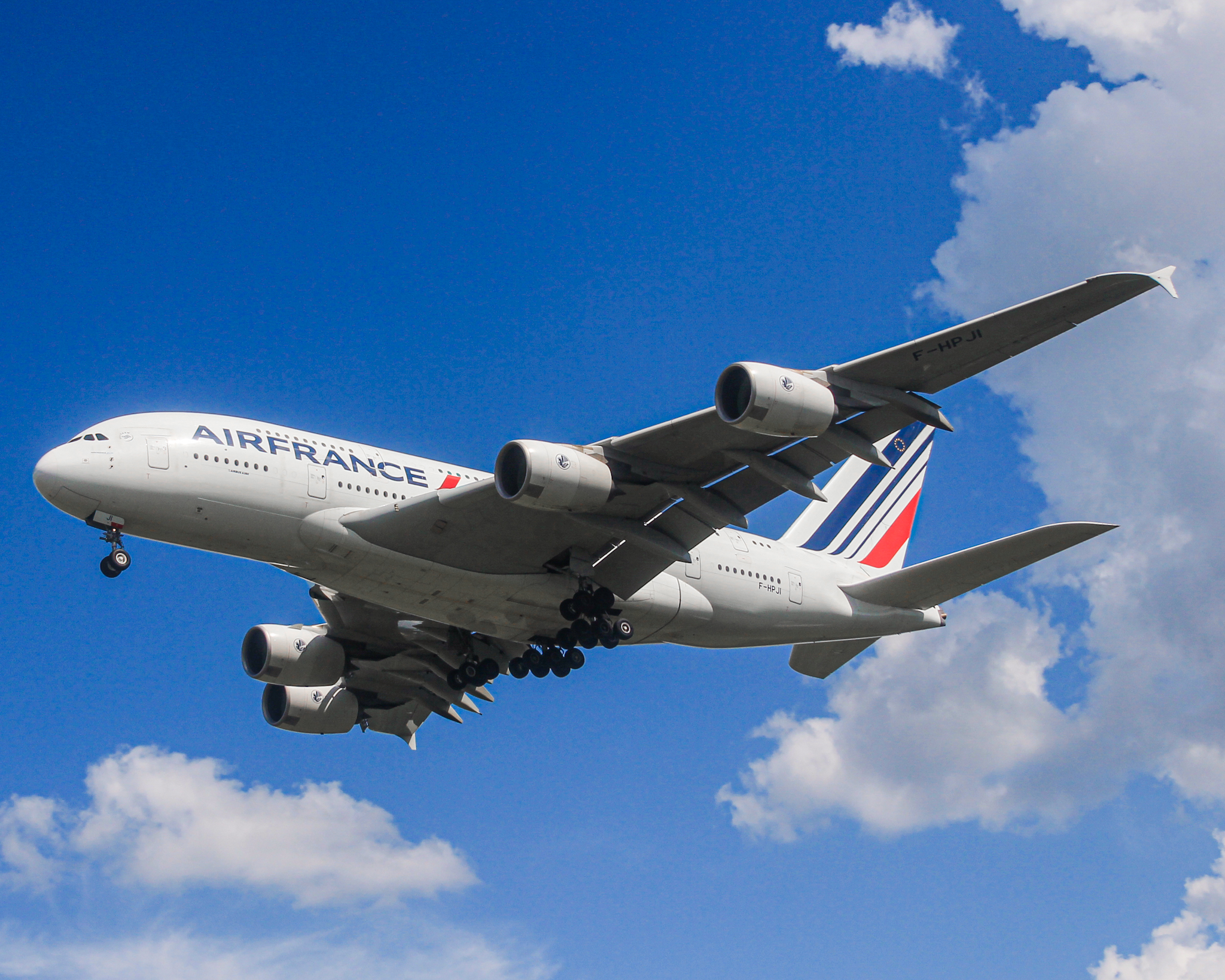 Full size: Air France Airbus A380-800 F-HPJI at Washington Dulles International Airport
