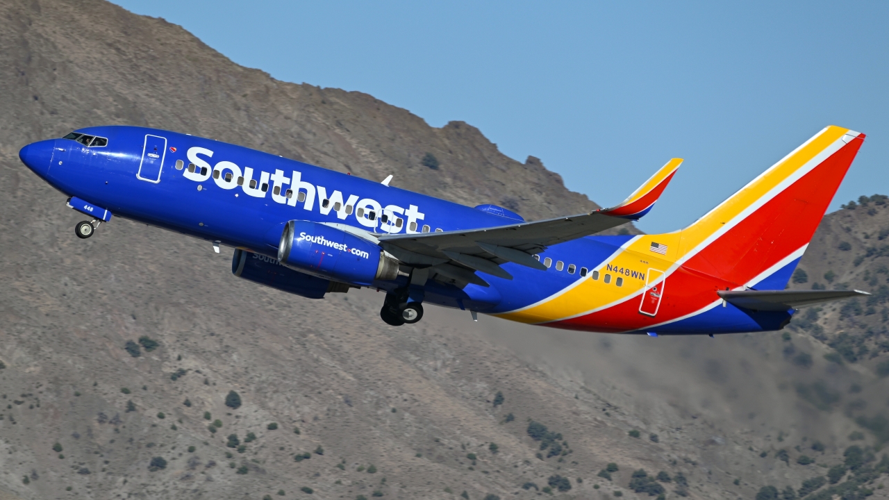 Full size: Southwest Airlines Boeing 737-700 N448WN at Reno/Tahoe International Airport